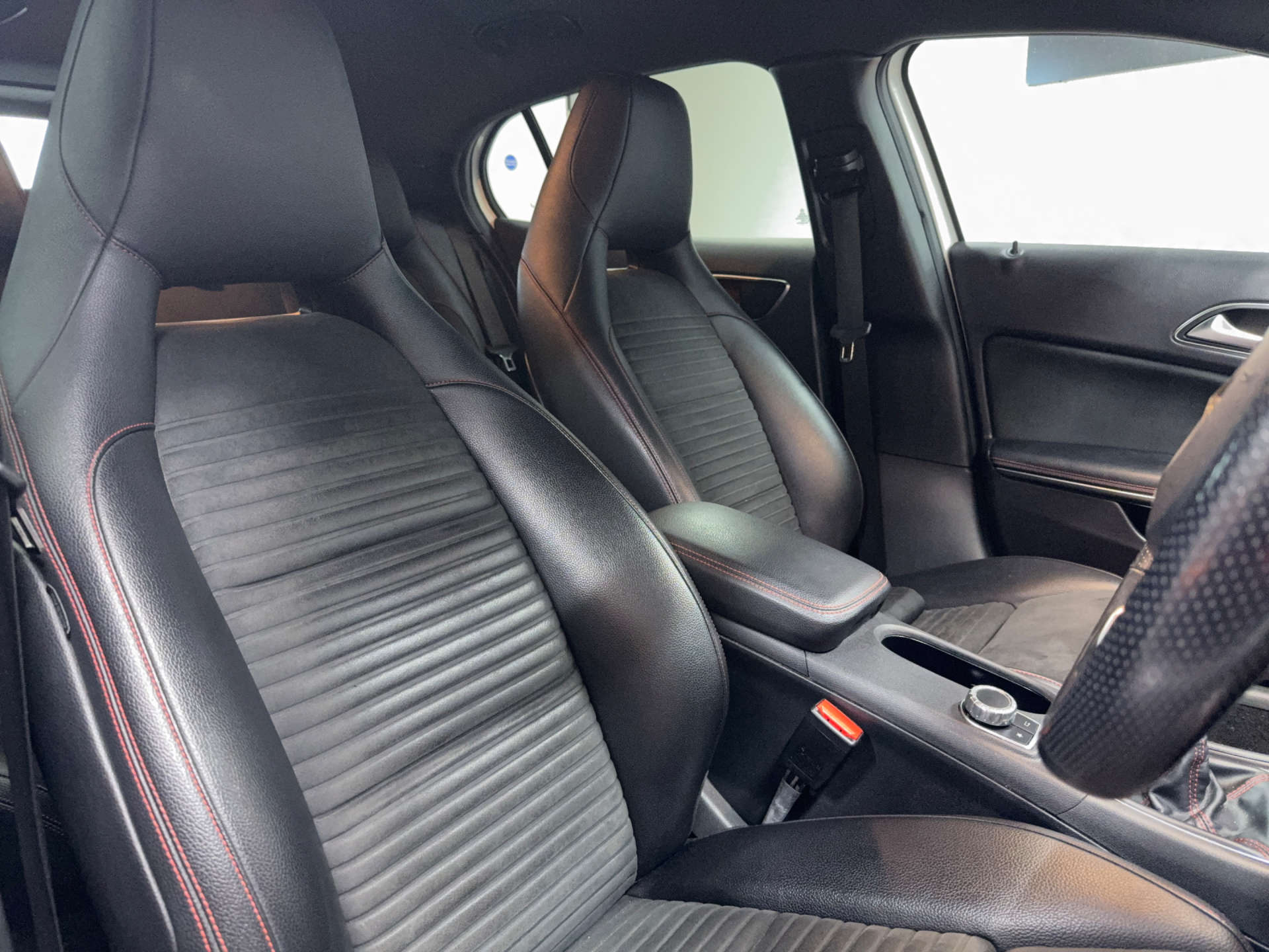 2019 MERCEDES GLA 1.6 GLA 180 AMG Line Edition 5dr - vehicle photo 4 for sale on PureCar