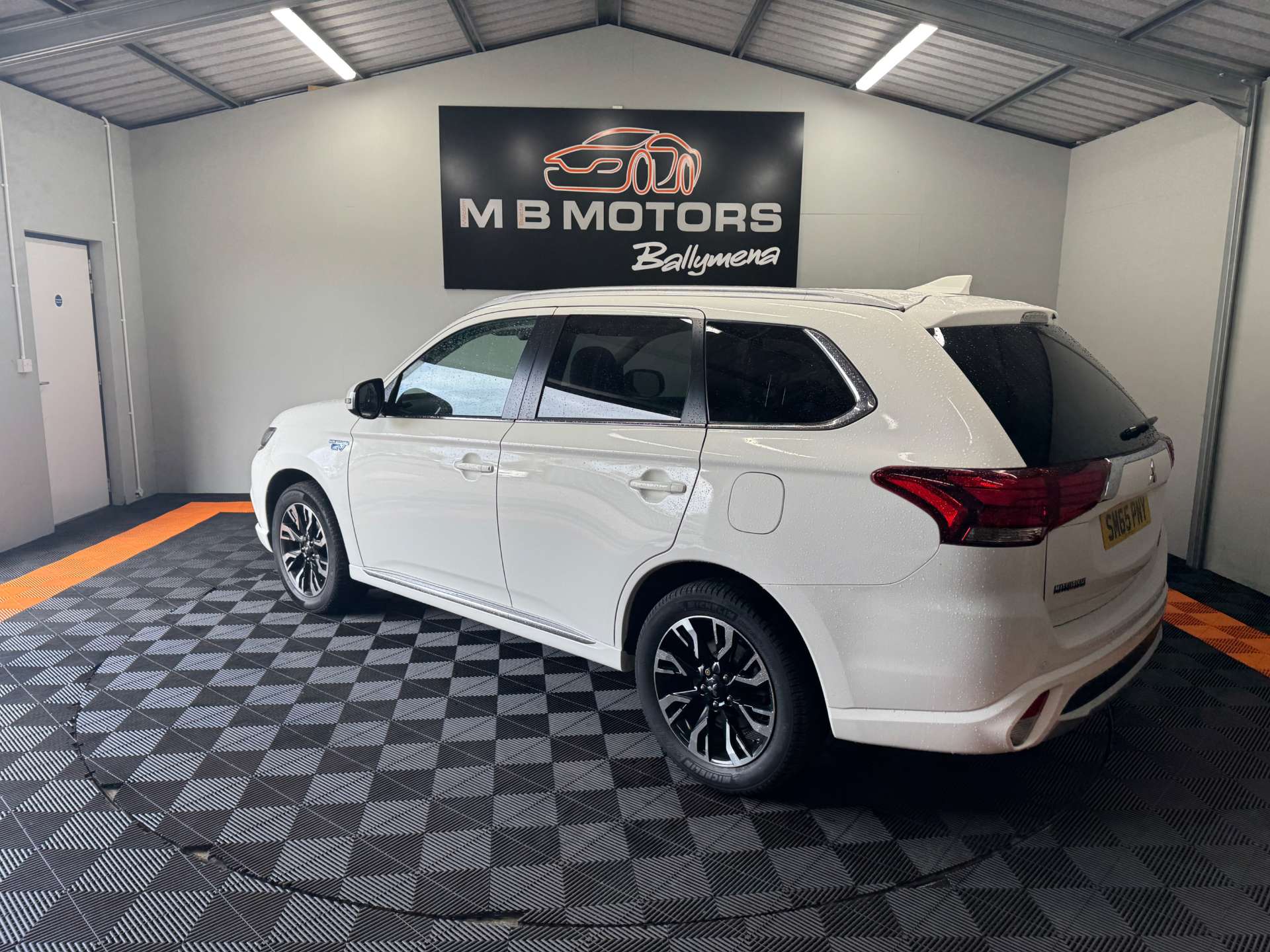 2015 MITSUBISHI OUTLANDER 2.0 Outlander GX4h PHEV Semi-Auto 4WD 5dr - vehicle photo 2 for sale on PureCar