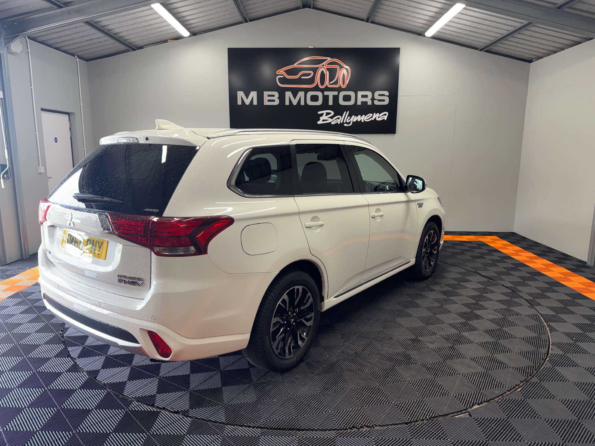 2015 MITSUBISHI OUTLANDER 2.0 Outlander GX4h PHEV Semi-Auto 4WD 5dr - vehicle photo 4 for sale on PureCar