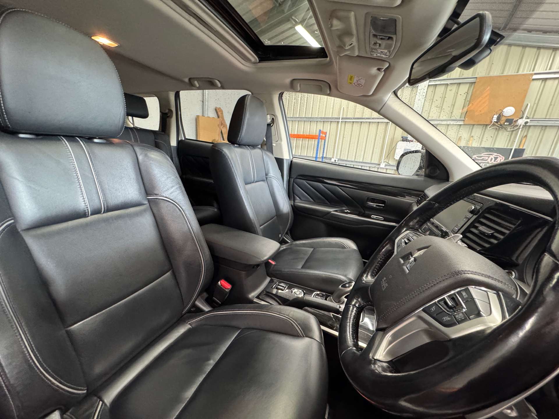 2015 MITSUBISHI OUTLANDER 2.0 Outlander GX4h PHEV Semi-Auto 4WD 5dr - vehicle photo 6 for sale on PureCar
