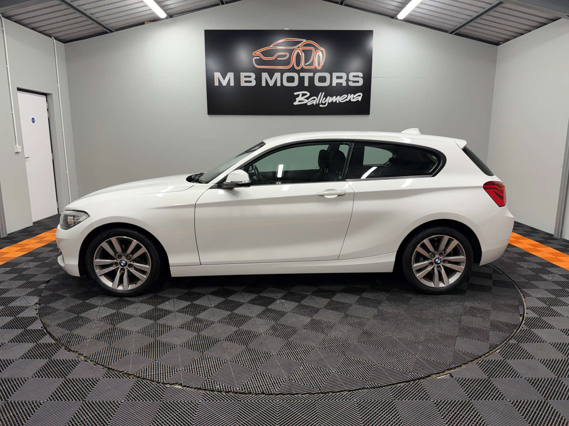 2016 BMW 1 SERIES 1.5 118i Sport Auto 3dr - vehicle photo 8 for sale on PureCar