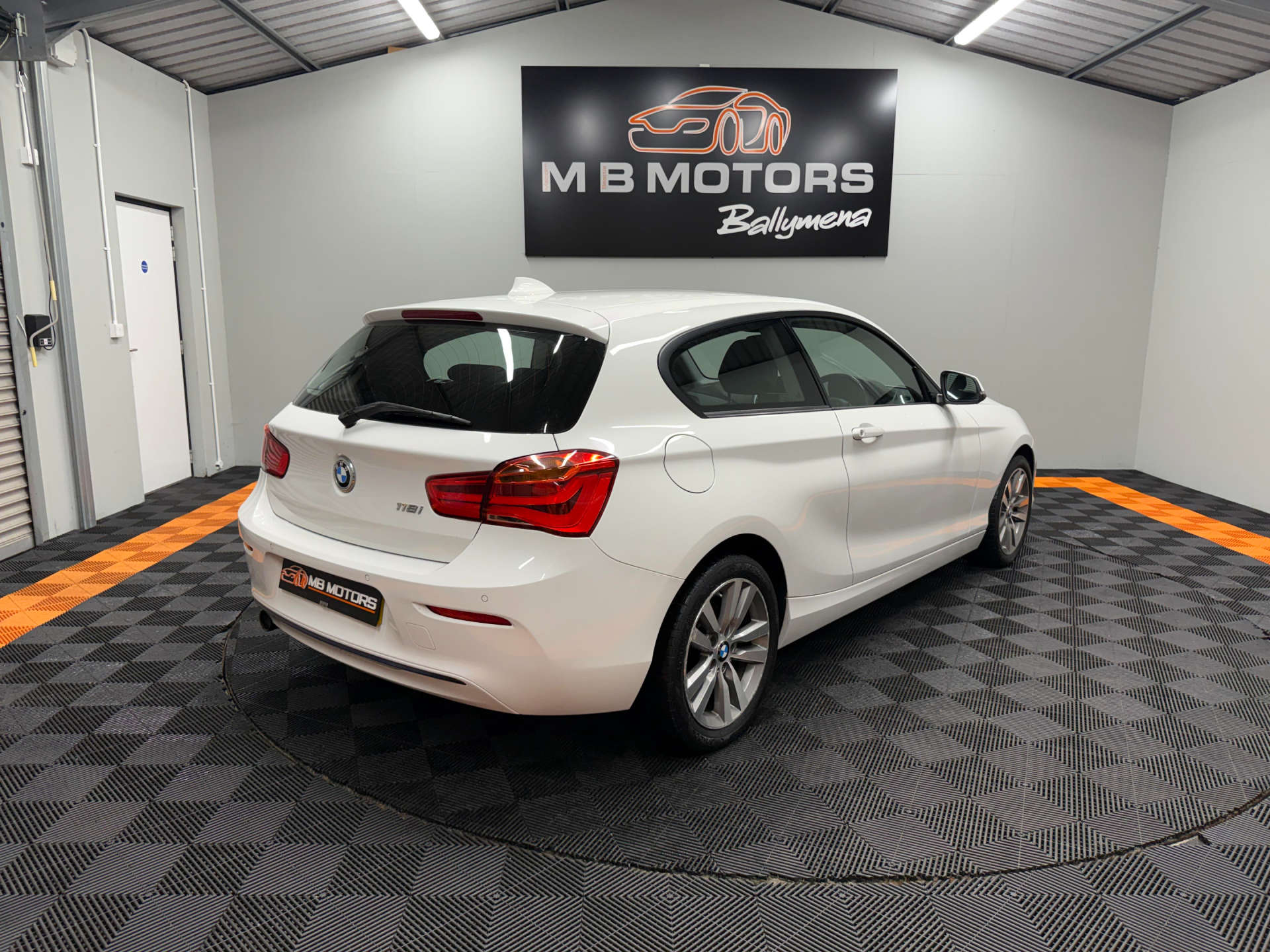 2016 BMW 1 SERIES 1.5 118i Sport Auto 3dr - vehicle photo 14 for sale on PureCar