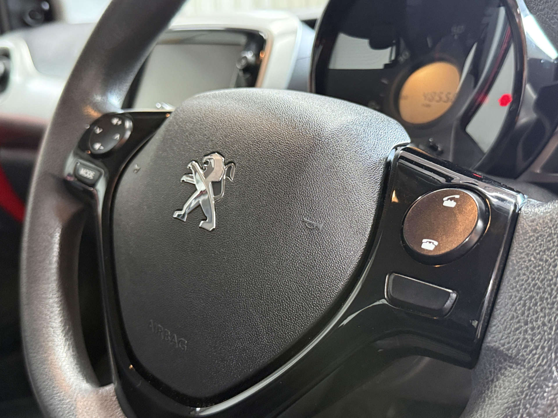 2016 PEUGEOT 1.0 108 Active 3dr - vehicle photo 23 for sale on PureCar