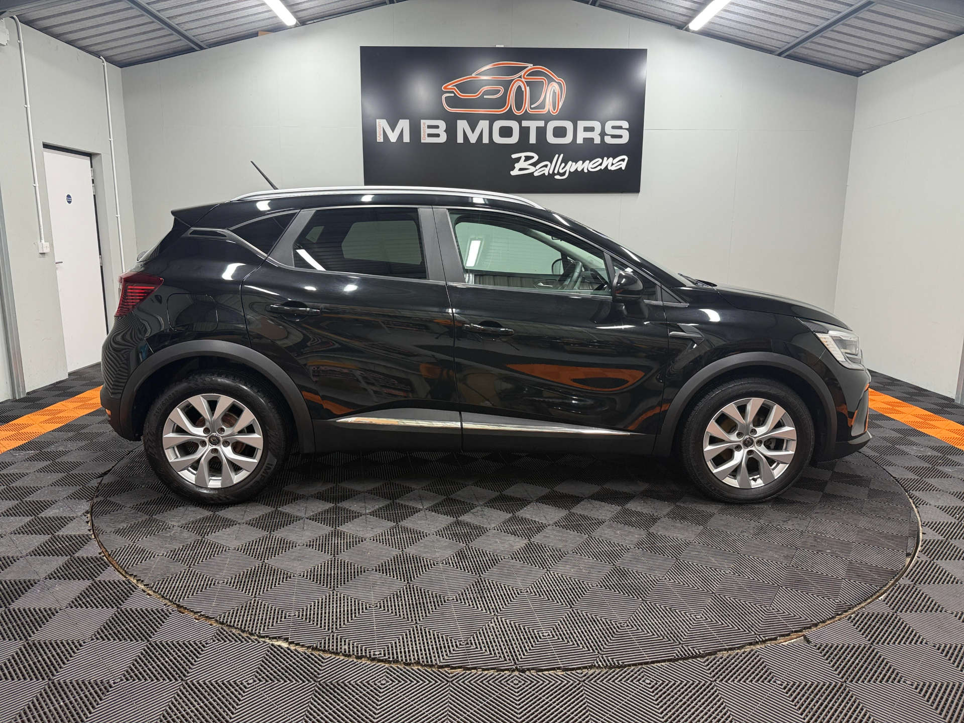 2020 RENAULT CAPTUR 1.5 Captur Iconic dCi 5dr - vehicle photo 11 for sale on PureCar
