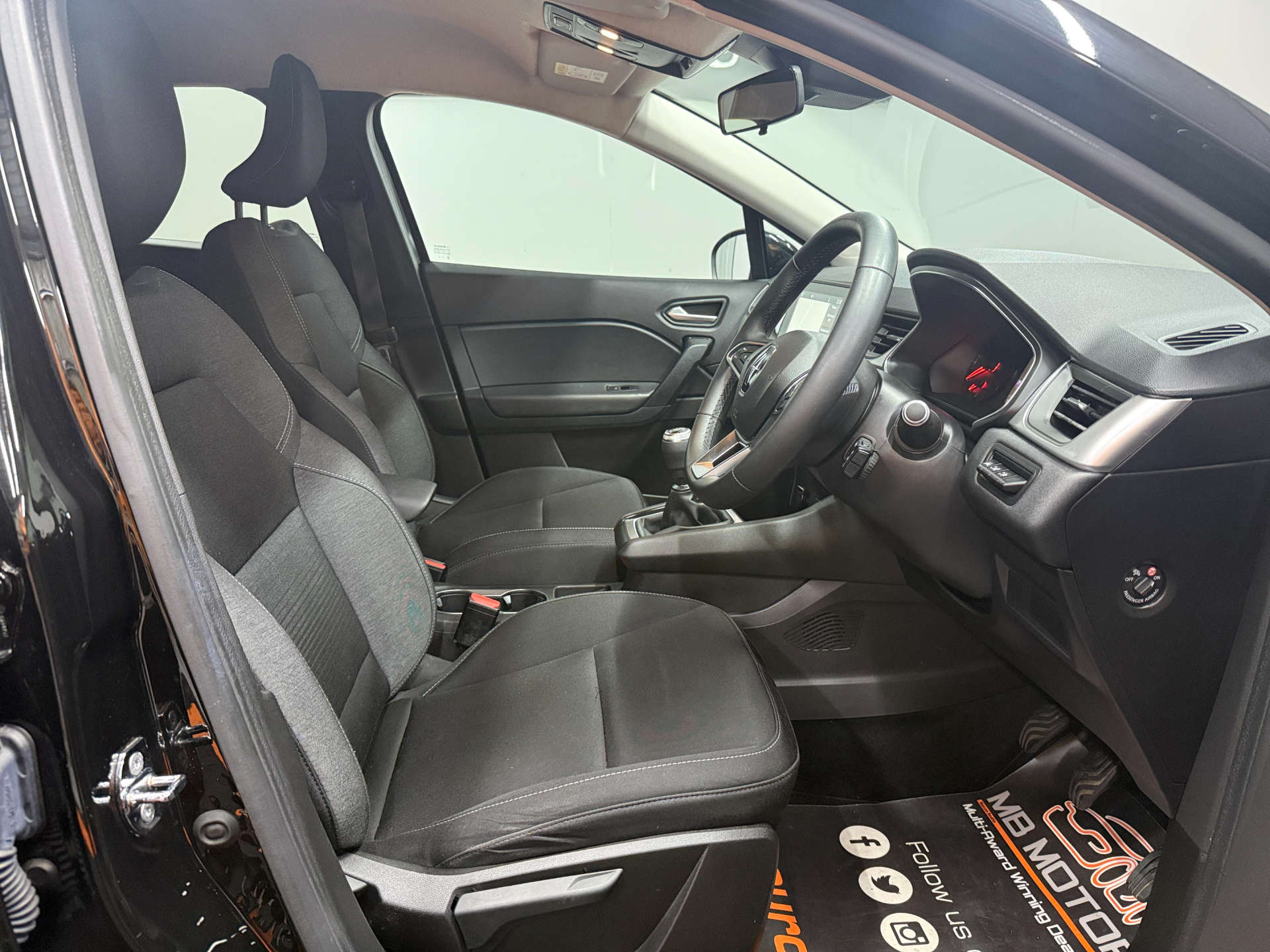 2020 RENAULT CAPTUR 1.5 Captur Iconic dCi 5dr - vehicle photo 15 for sale on PureCar