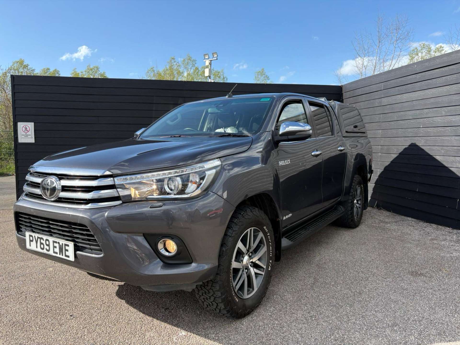 2019 HILUX 2.4 HI LUXURY INVINCIBLE D 4D 4WD DOUBLE CAB 4WD 5DR 78,422... photo