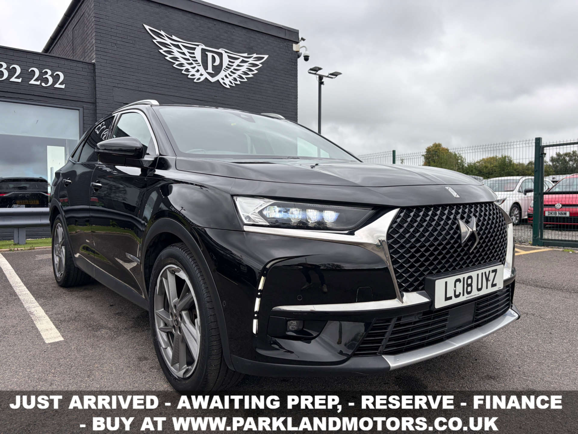 Black 2018 DS DS 7 Hatchback Front-wheel drive Manual