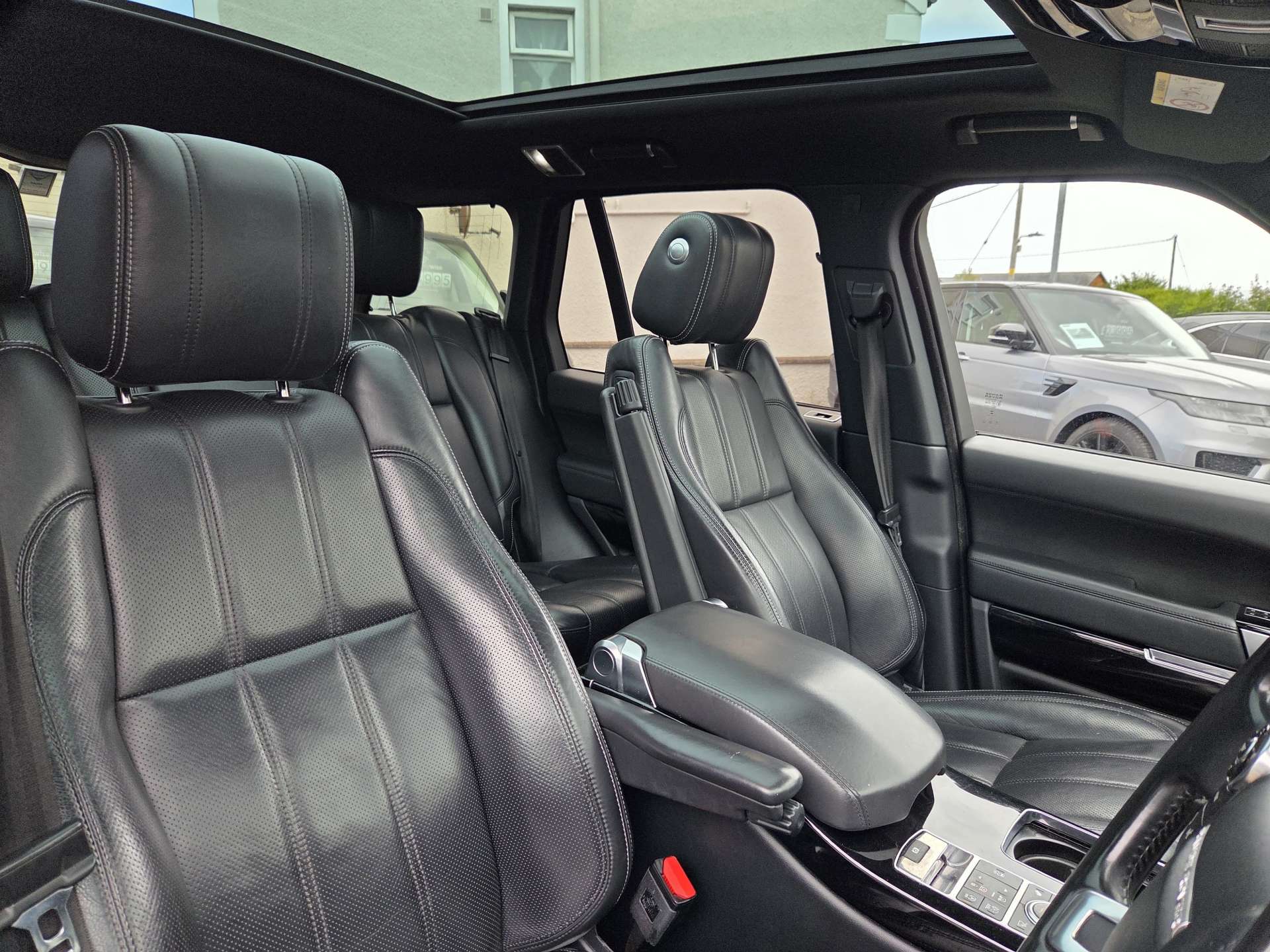 2015 Land Rover Range Rover 3.0 Range Rover Vogue SE TDV6 Auto 4WD 5dr - vehicle photo 6 for sale on PureCar