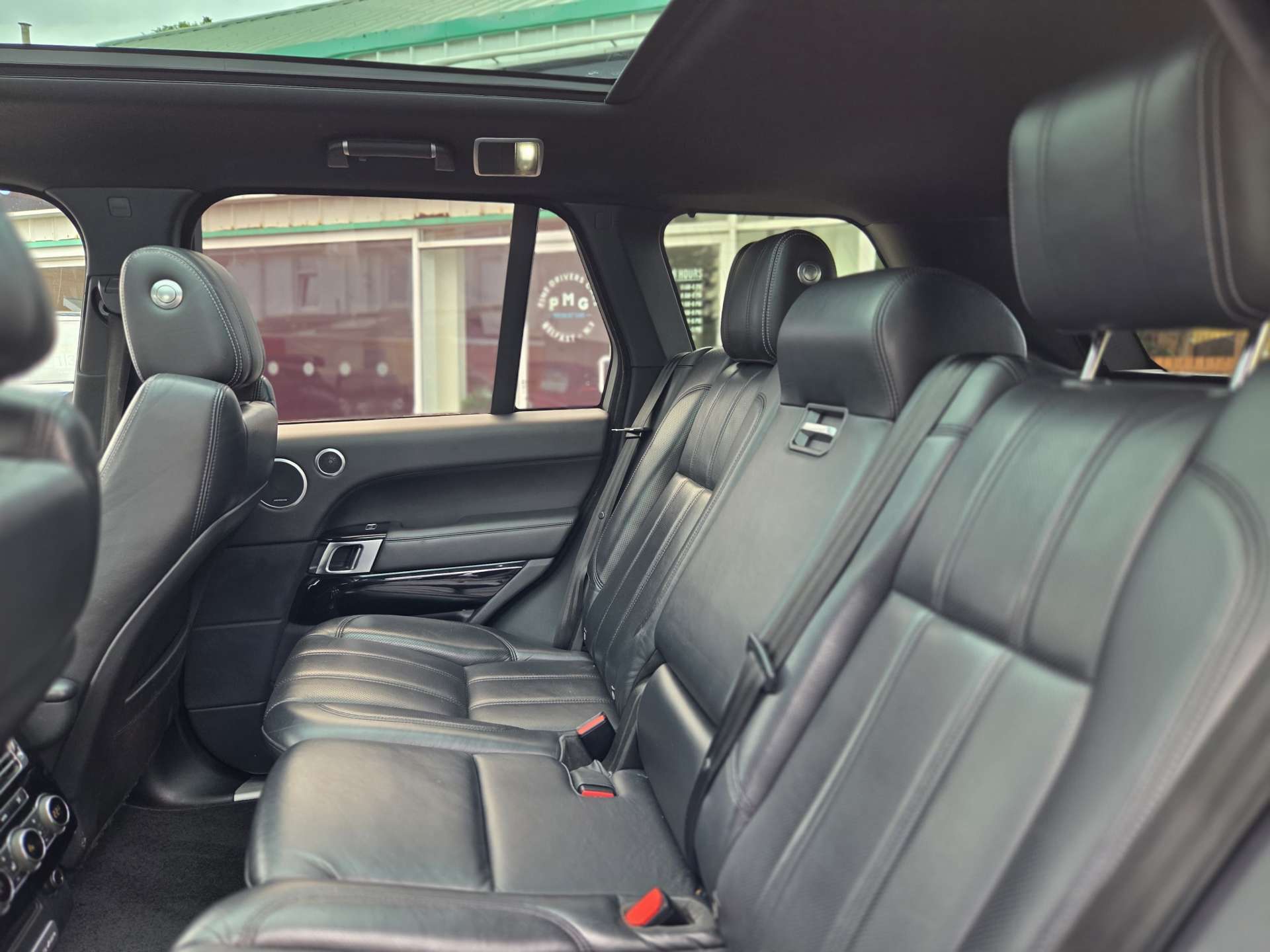 2015 Land Rover Range Rover 3.0 Range Rover Vogue SE TDV6 Auto 4WD 5dr - vehicle photo 8 for sale on PureCar