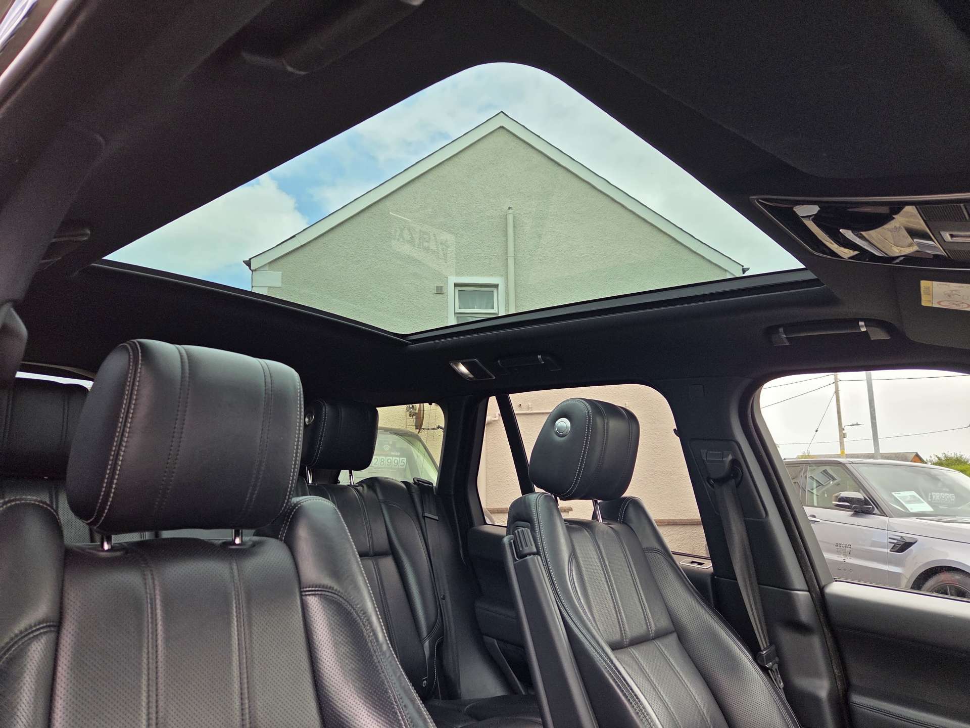 2015 Land Rover Range Rover 3.0 Range Rover Vogue SE TDV6 Auto 4WD 5dr - vehicle photo 9 for sale on PureCar