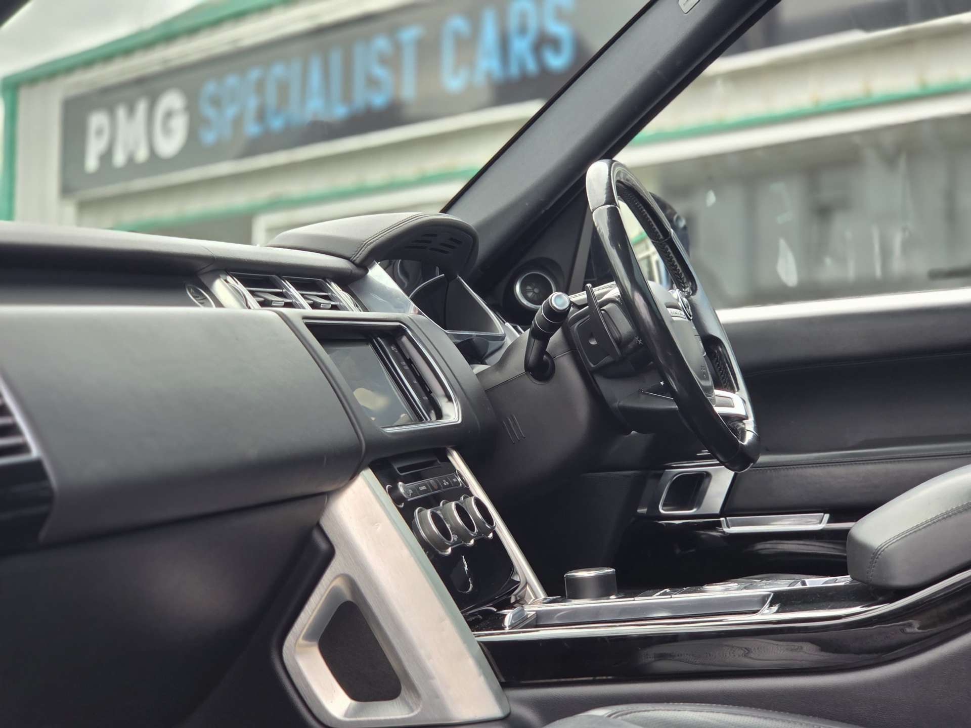 2015 Land Rover Range Rover 3.0 Range Rover Vogue SE TDV6 Auto 4WD 5dr - vehicle photo 12 for sale on PureCar