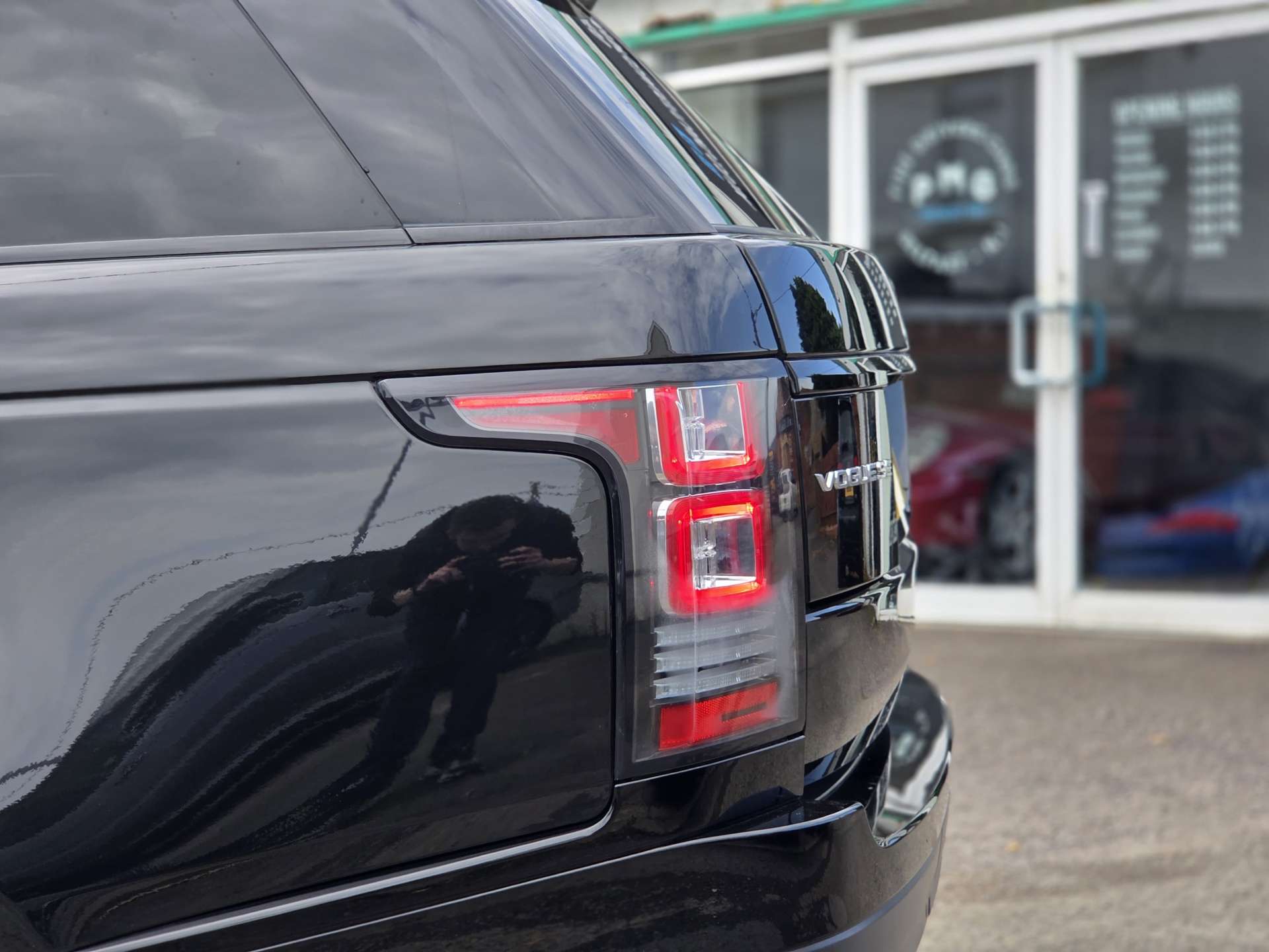 2015 Land Rover Range Rover 3.0 Range Rover Vogue SE TDV6 Auto 4WD 5dr - vehicle photo 18 for sale on PureCar