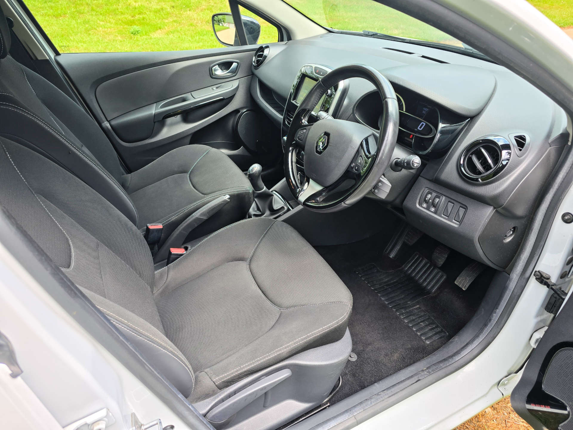 RENAULT CLIO 1.1 Clio Dynamique Nav 16v 5dr #8