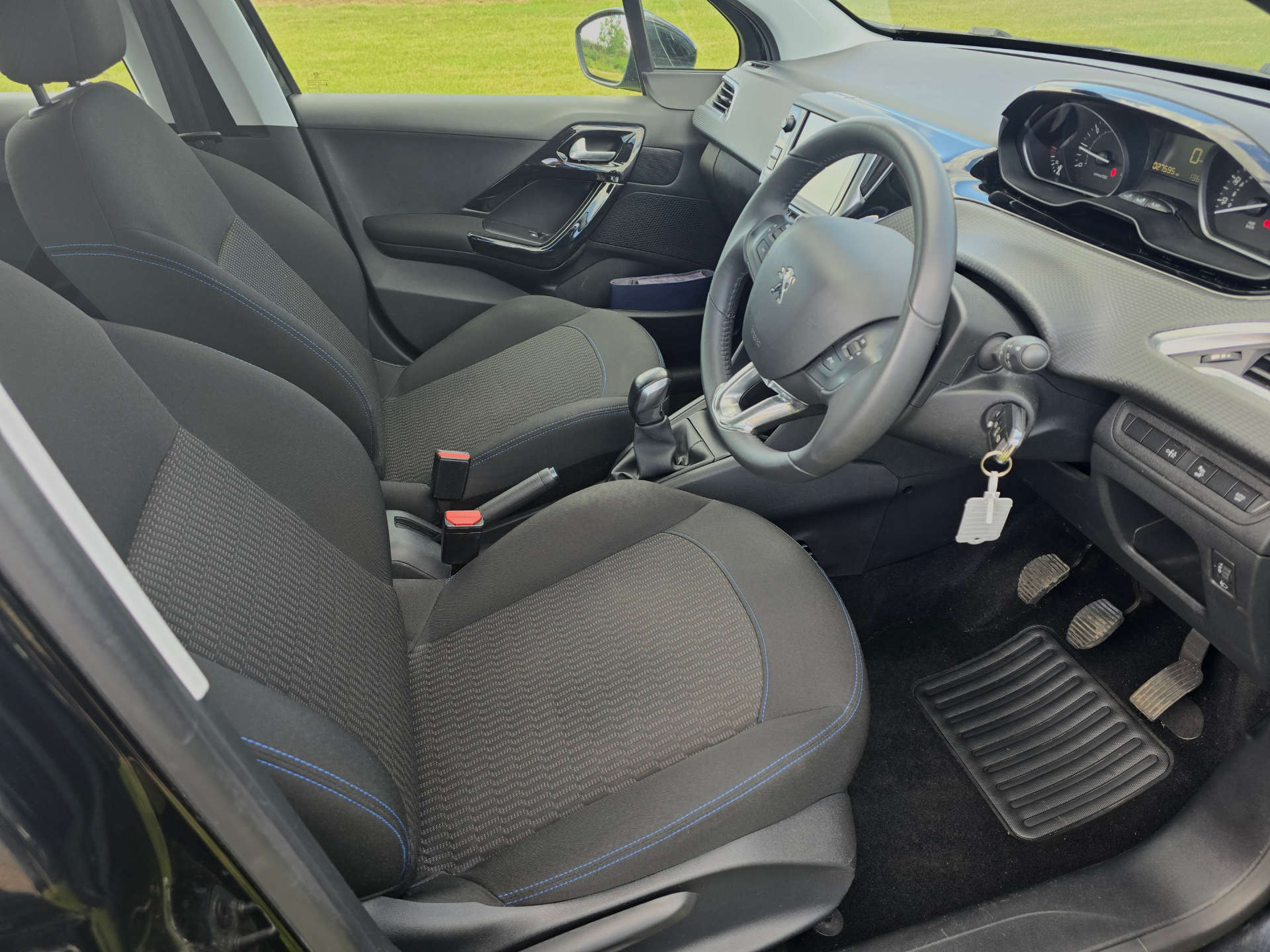 PEUGEOT 208 1.2 208 Signature S/S 5dr #11