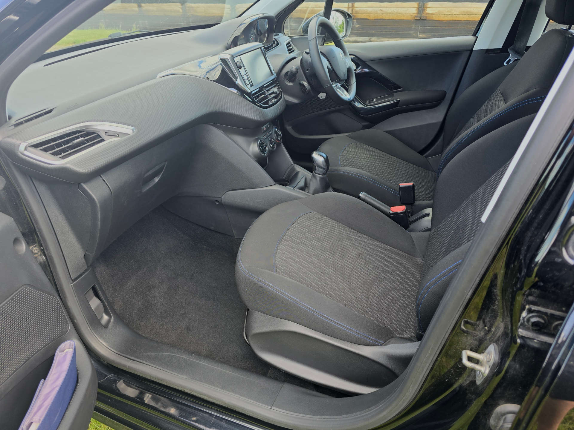 PEUGEOT 208 1.2 208 Signature S/S 5dr #13