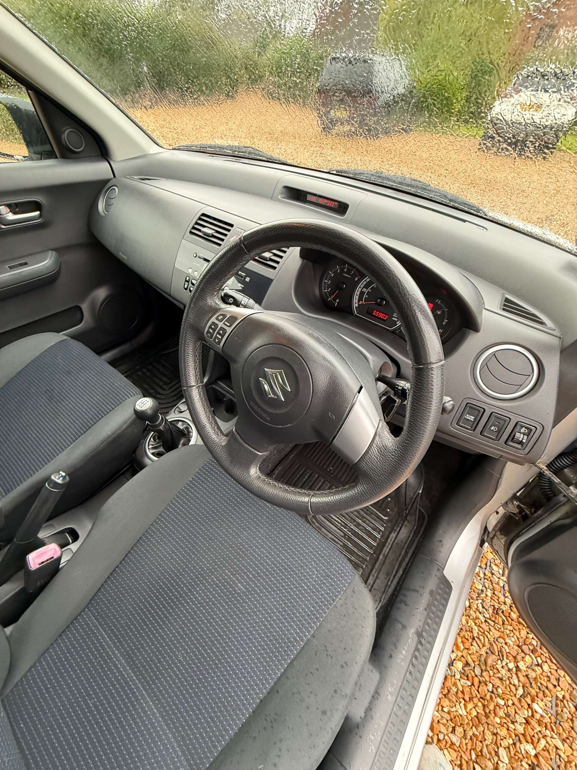 SUZUKI SWIFT