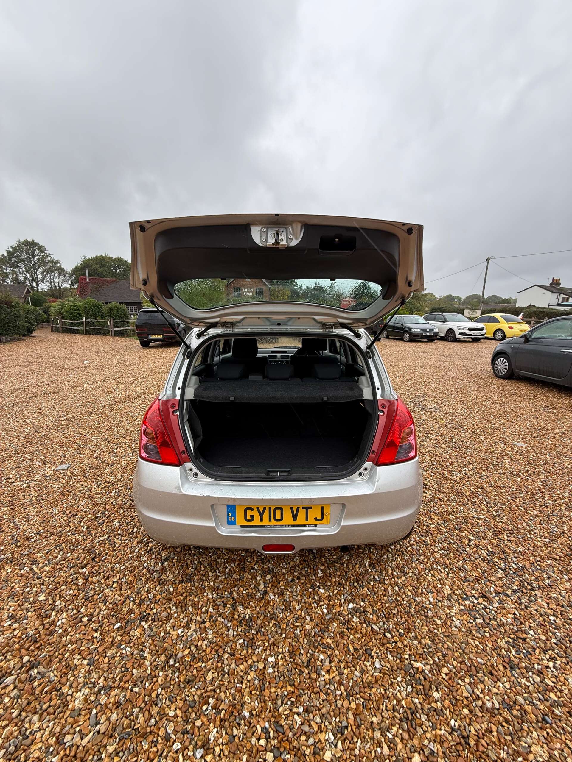 SUZUKI SWIFT