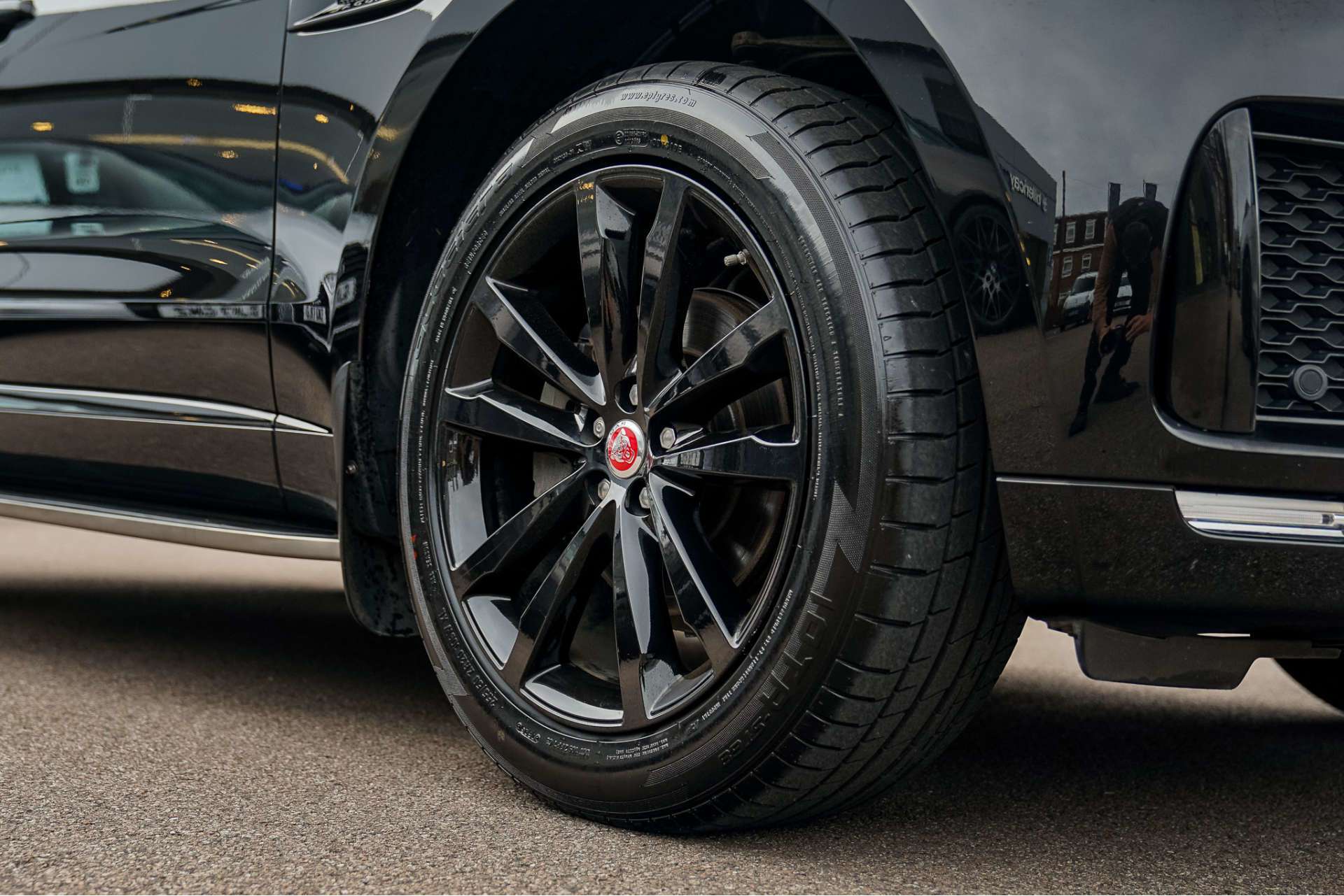 JAGUAR F-PACE 2.0 F-Pace Chequered Flag AWD D Auto 4WD 5dr For Sale