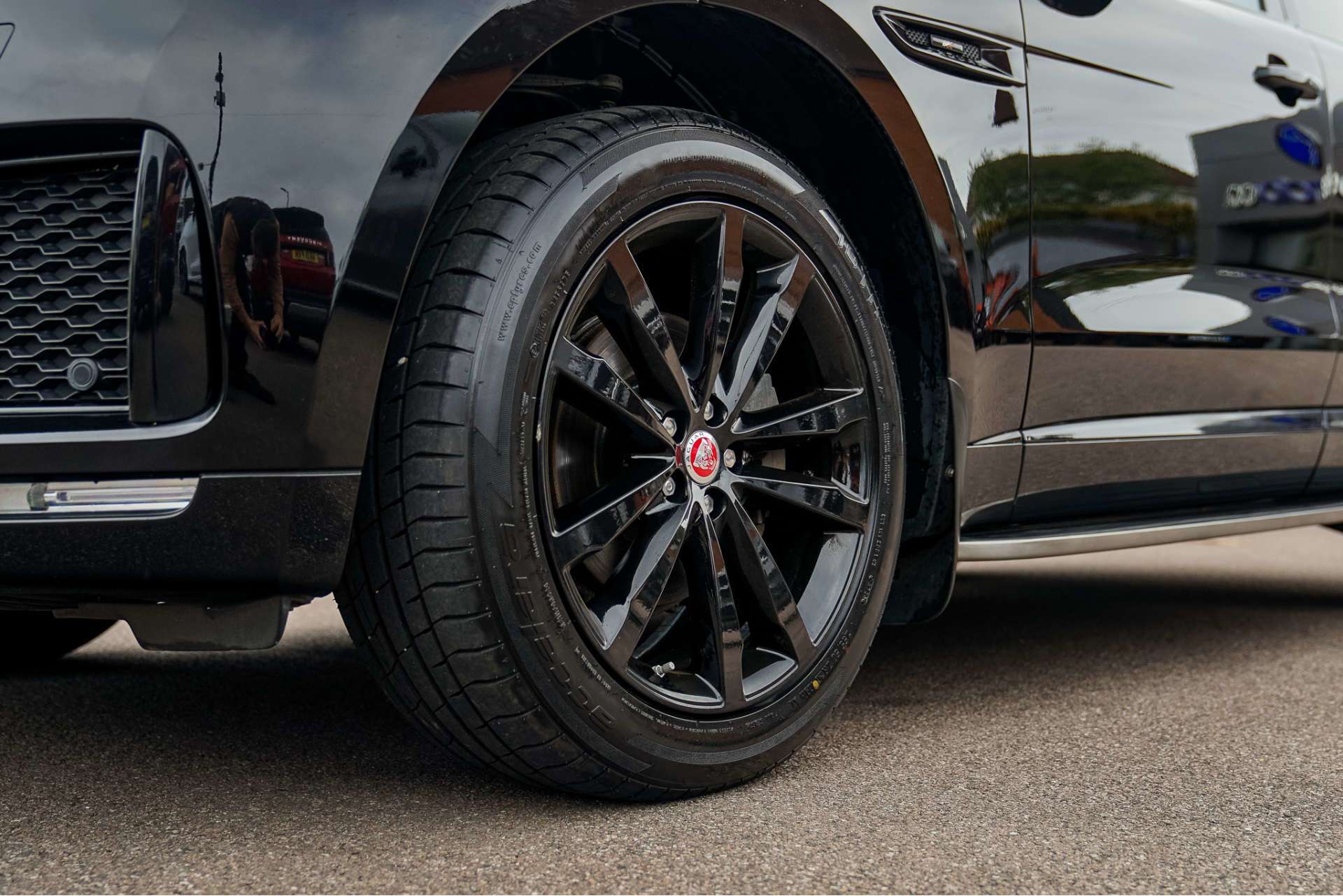 JAGUAR F-PACE 2.0 F-Pace Chequered Flag AWD D Auto 4WD 5dr For Sale