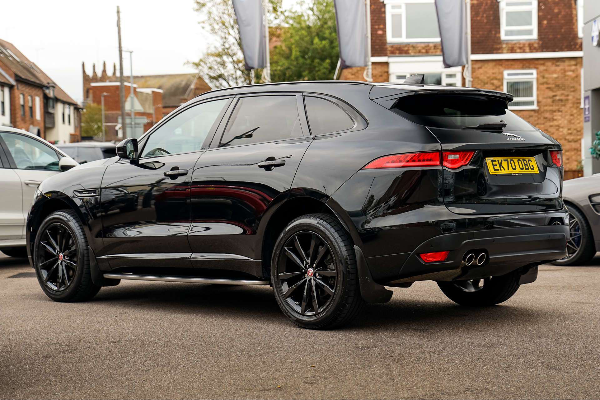 JAGUAR F-PACE 2.0 F-Pace Chequered Flag AWD D Auto 4WD 5dr For Sale