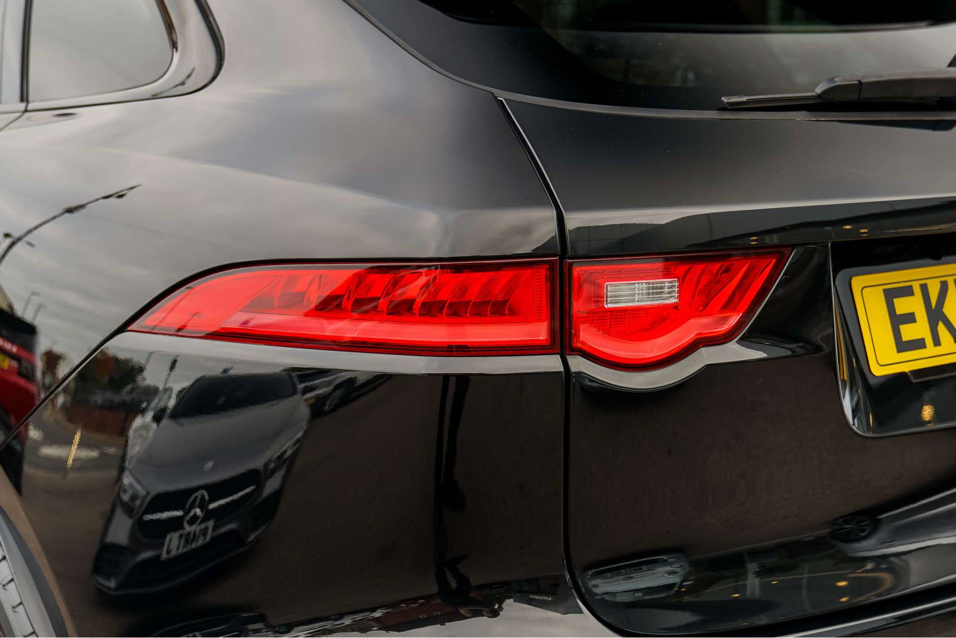 JAGUAR F-PACE 2.0 F-Pace Chequered Flag AWD D Auto 4WD 5dr For Sale