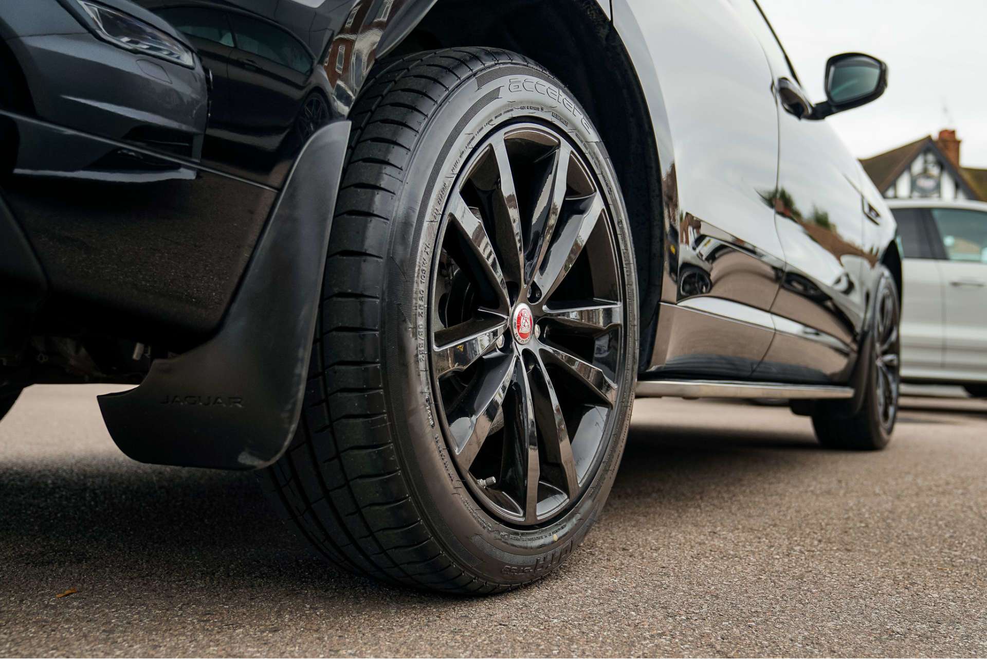 JAGUAR F-PACE 2.0 F-Pace Chequered Flag AWD D Auto 4WD 5dr For Sale