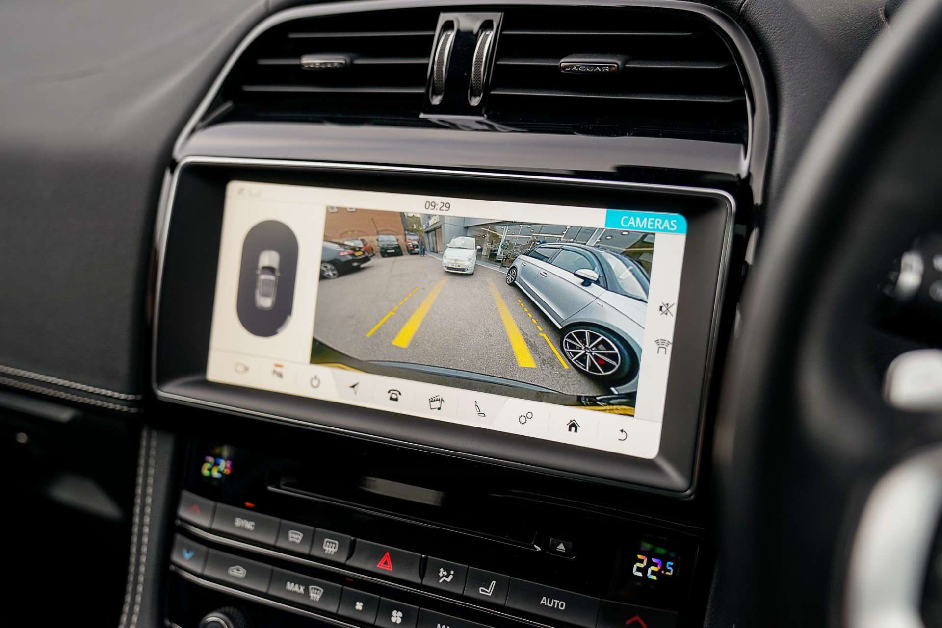 JAGUAR F-PACE 2.0 F-Pace Chequered Flag AWD D Auto 4WD 5dr For Sale