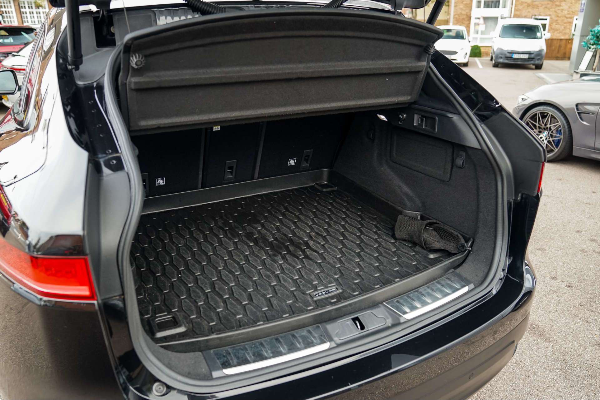 JAGUAR F-PACE 2.0 F-Pace Chequered Flag AWD D Auto 4WD 5dr For Sale