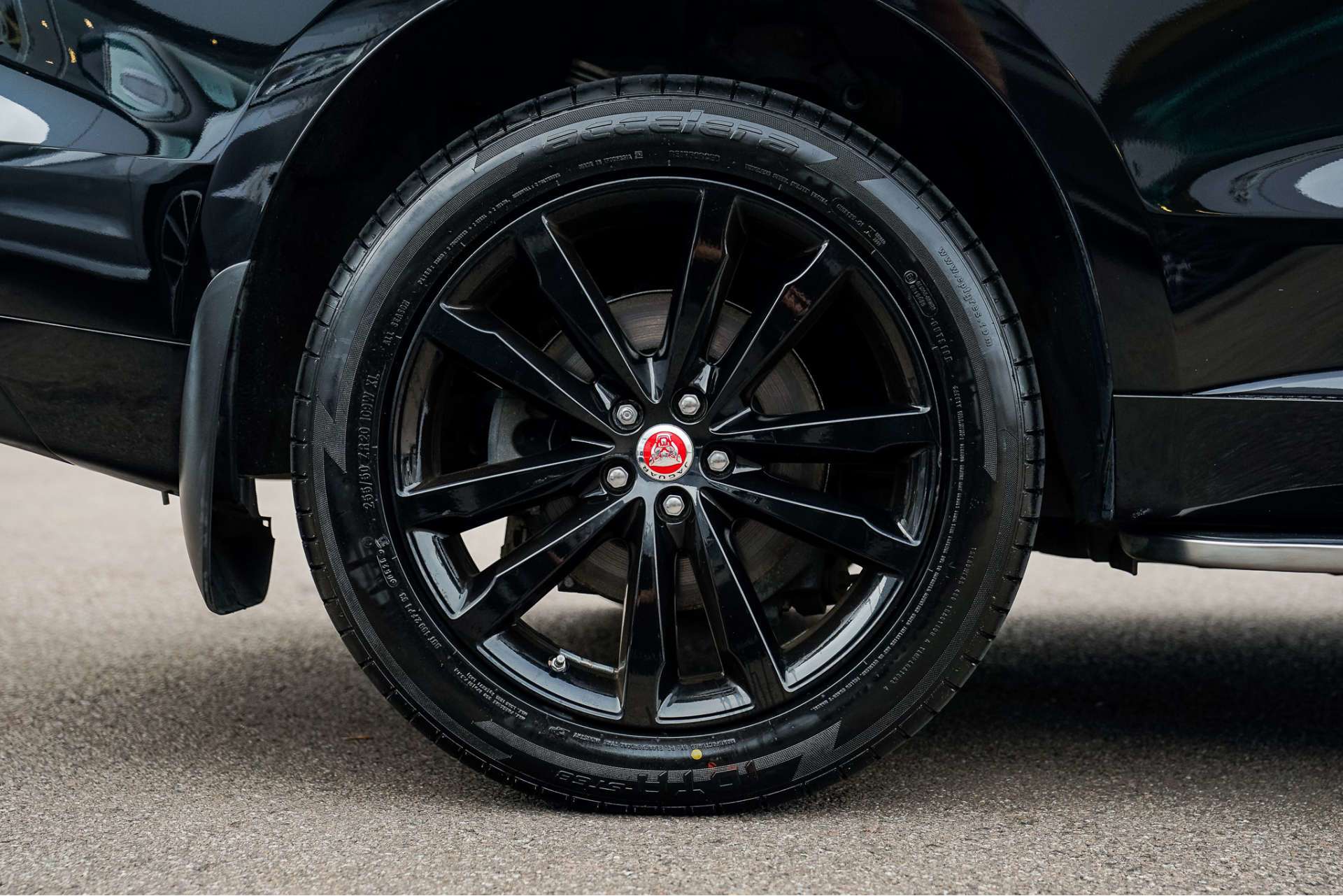 JAGUAR F-PACE 2.0 F-Pace Chequered Flag AWD D Auto 4WD 5dr For Sale