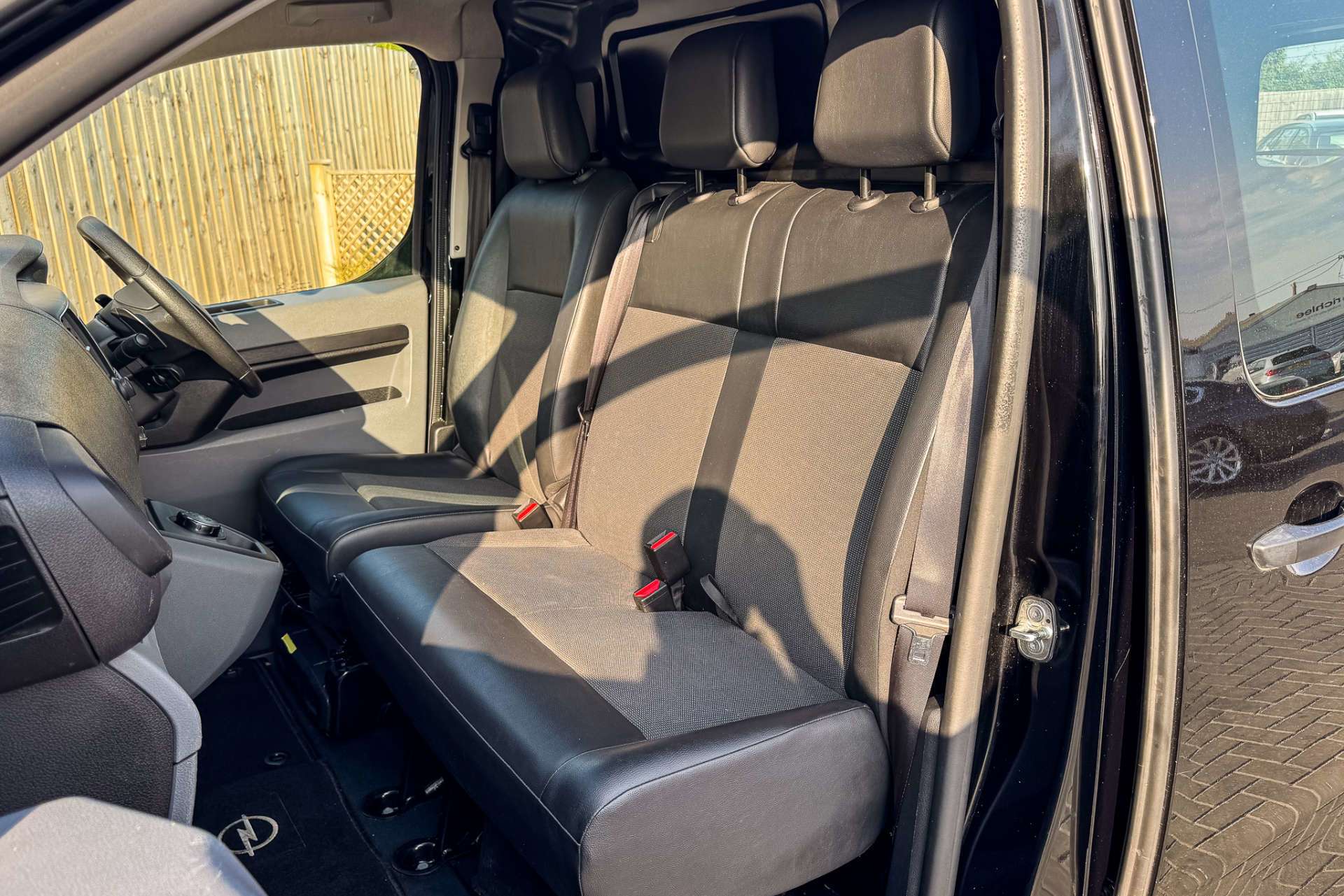 VAUXHALL VIVARO 2.0 Vivaro  F3100 Dynamic S/S Auto For Sale