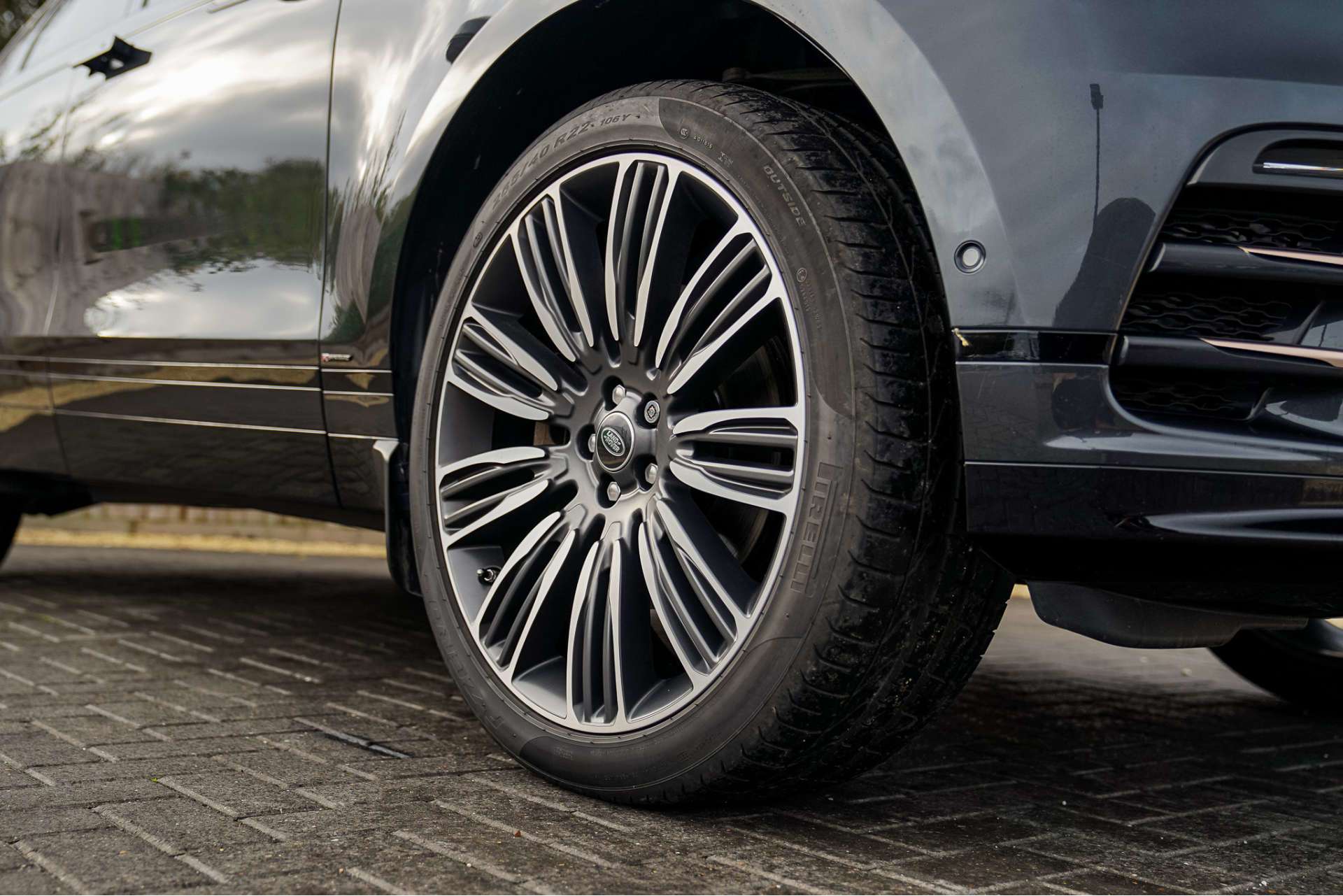 LAND ROVER RANGE ROVER VELAR 2.0 Range Rover Velar R-Dynamic HSE P250 Auto 4WD 5dr For Sale