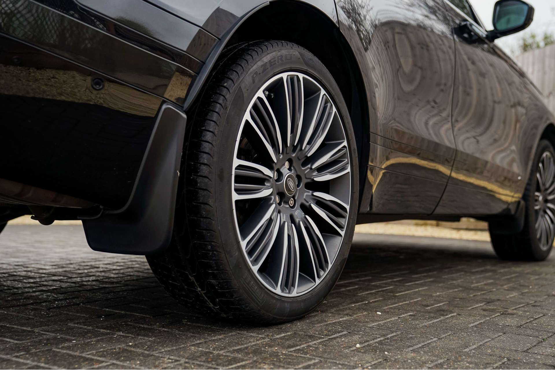 LAND ROVER RANGE ROVER VELAR 2.0 Range Rover Velar R-Dynamic HSE P250 Auto 4WD 5dr For Sale