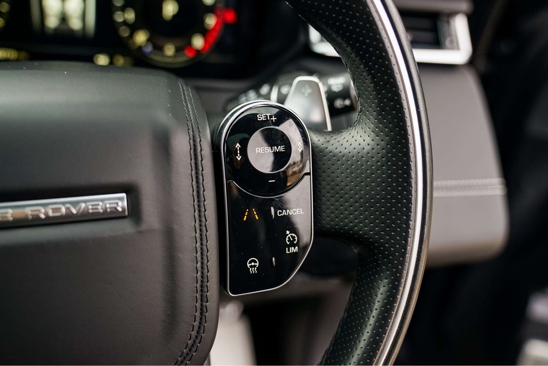 LAND ROVER RANGE ROVER VELAR 2.0 Range Rover Velar R-Dynamic HSE P250 Auto 4WD 5dr For Sale