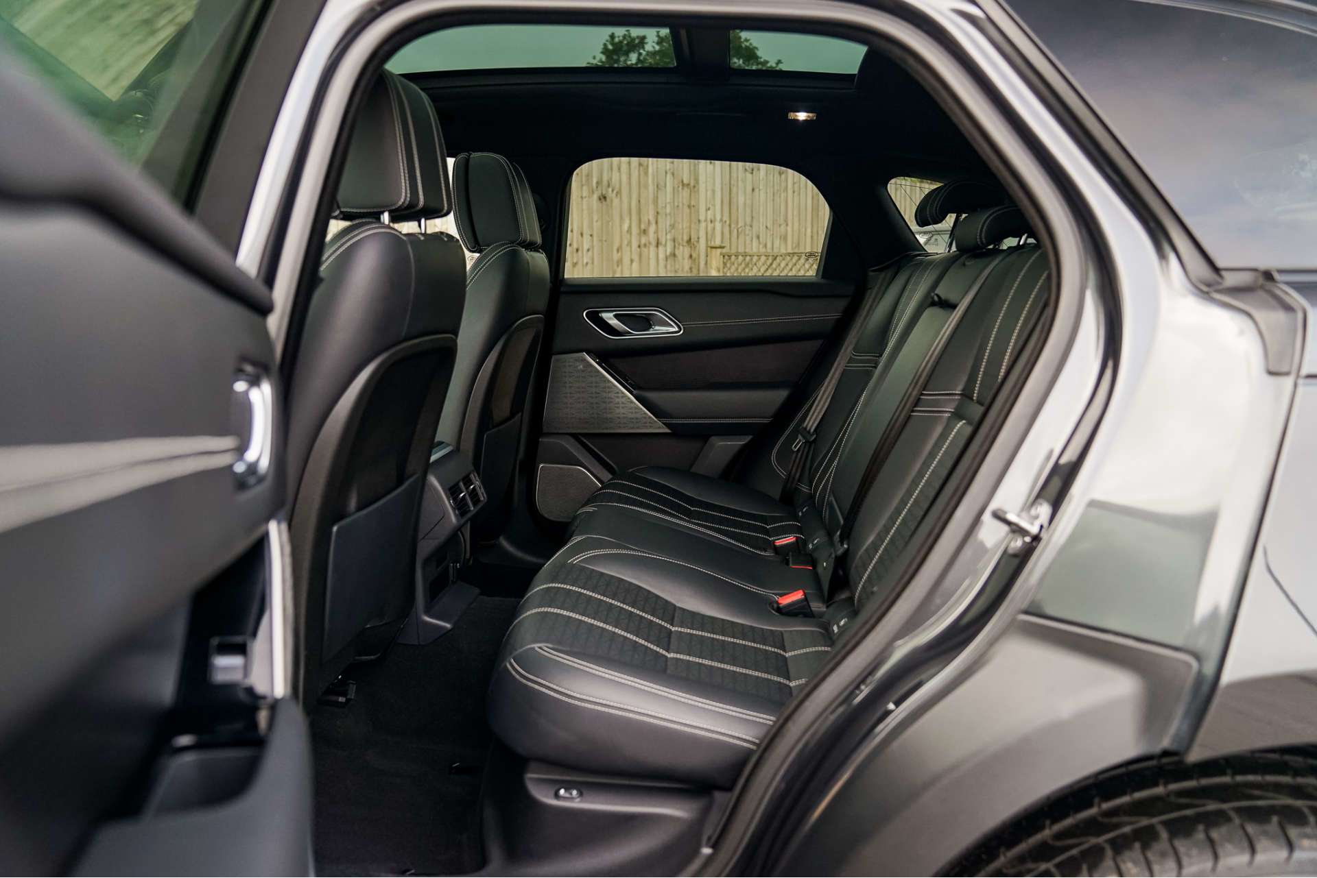 LAND ROVER RANGE ROVER VELAR 2.0 Range Rover Velar R-Dynamic HSE P250 Auto 4WD 5dr For Sale