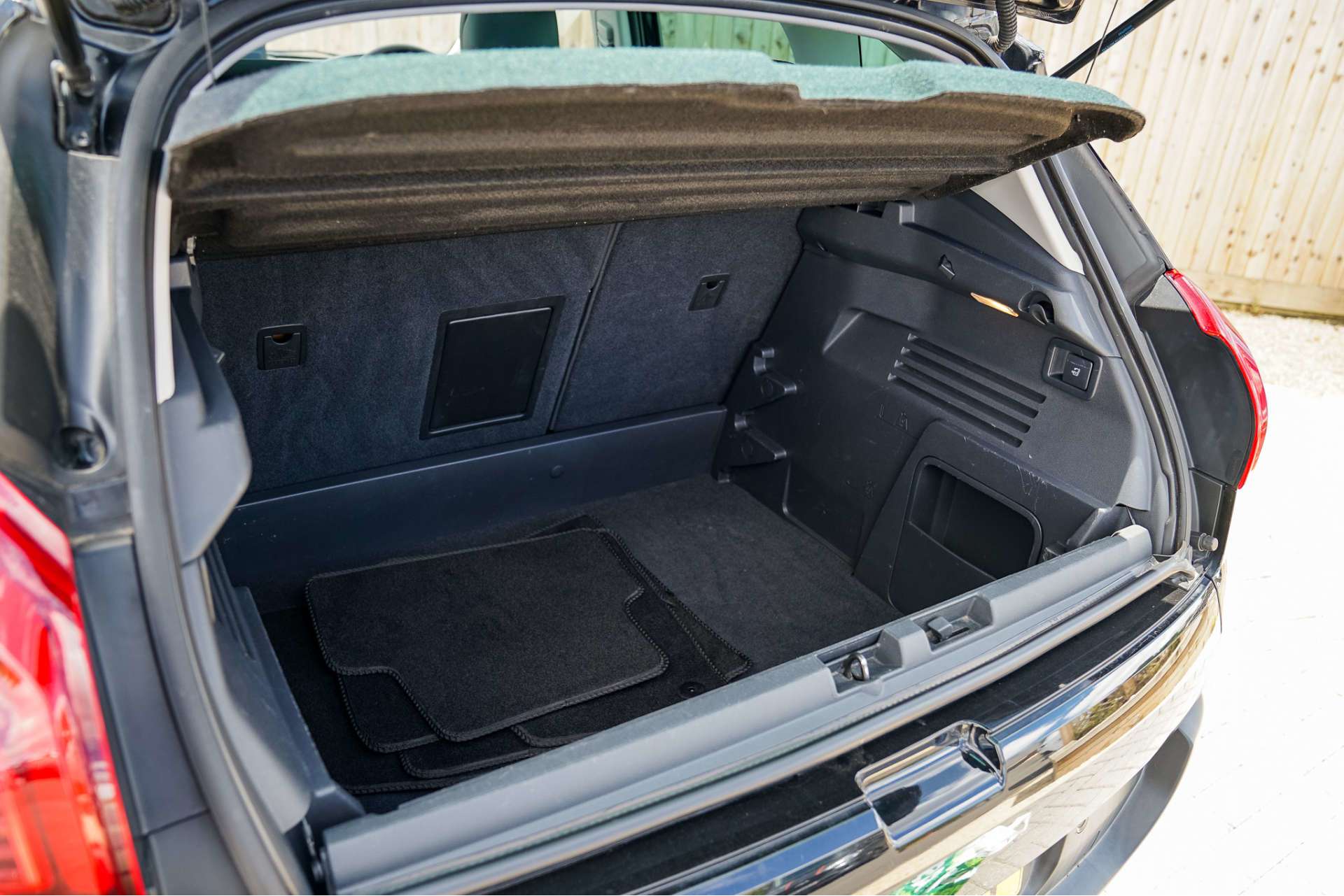 PEUGEOT 3008 1.6 3008 Allure Blue HDi S/S Auto 5dr For Sale