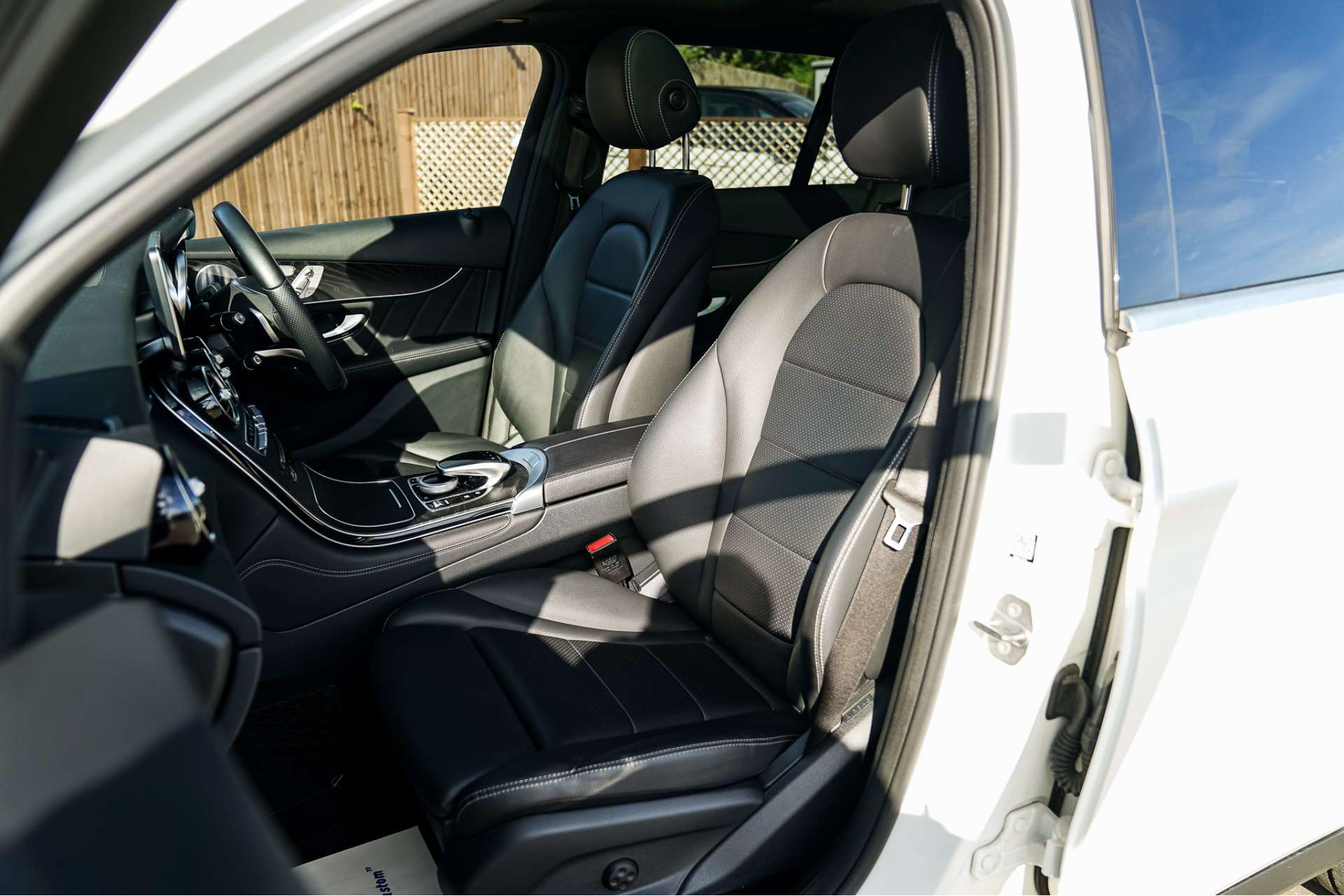 MERCEDES-BENZ GLC 2.0 GLC250 AMG Line (Premium Plus) SUV 5dr Petrol G-Tronic 4MATIC Euro 6 (s/s) (211 ps) For Sale