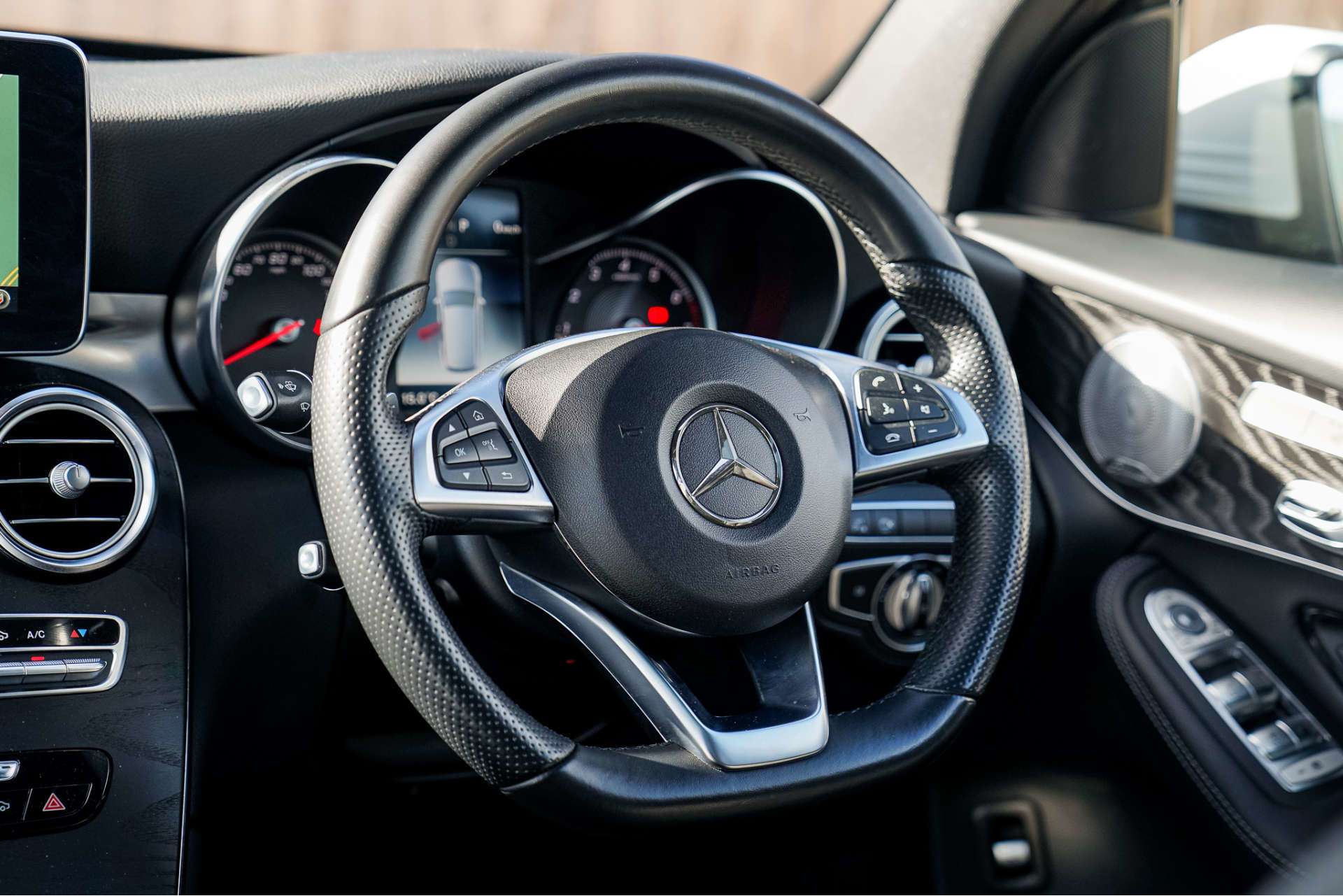 MERCEDES-BENZ GLC 2.0 GLC250 AMG Line (Premium Plus) SUV 5dr Petrol G-Tronic 4MATIC Euro 6 (s/s) (211 ps) For Sale