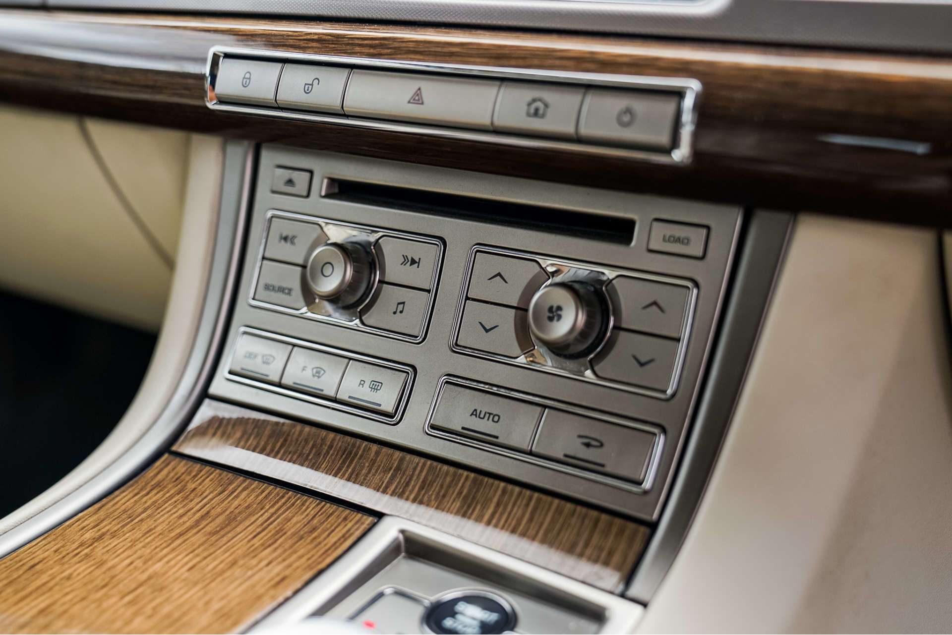 JAGUAR XF 3.0 XF Portfolio V6 Auto 4dr For Sale