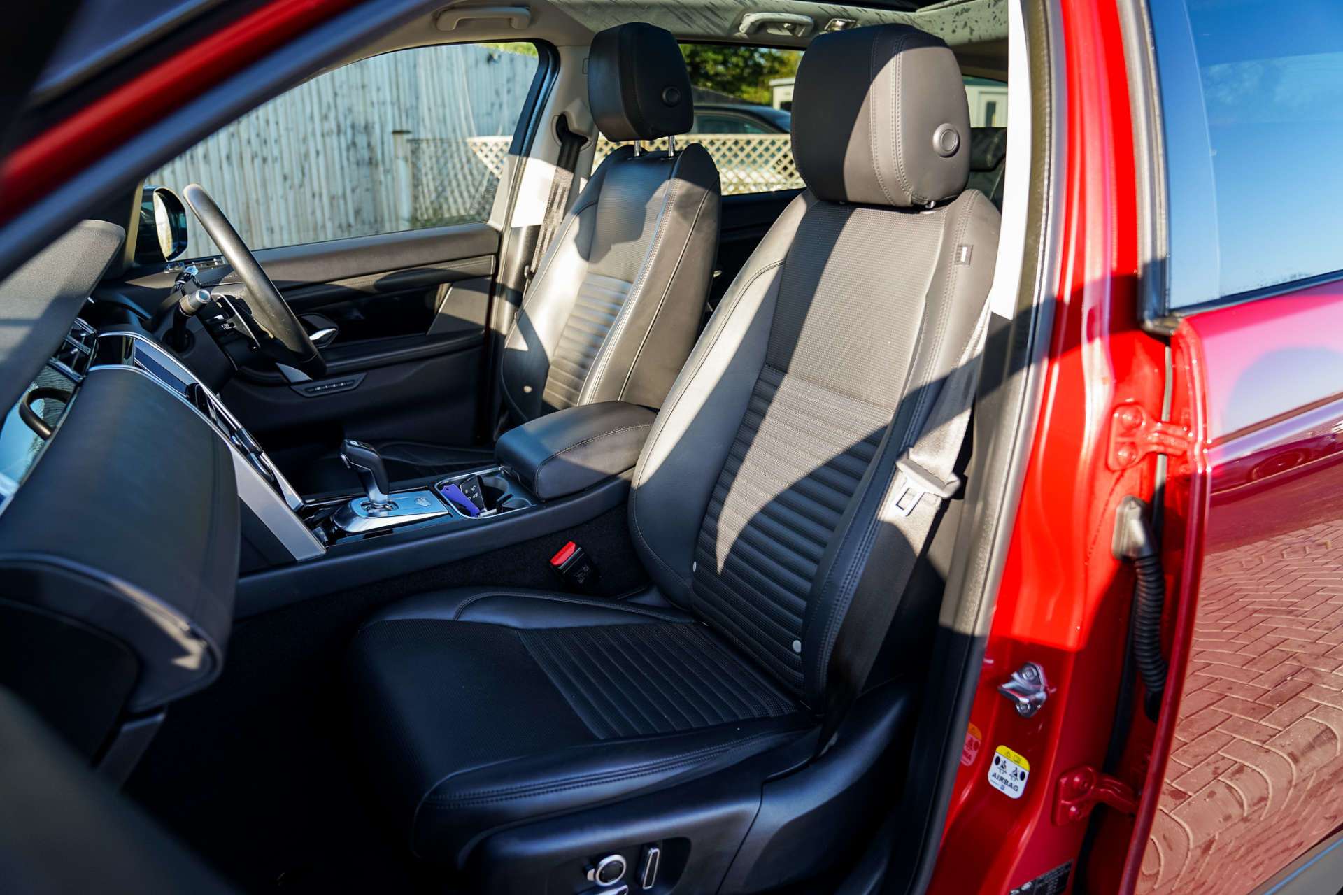 LAND ROVER DISCOVERY SPORT 2.0 Discovery Sport HSE D MHEV Auto 4WD 5dr For Sale