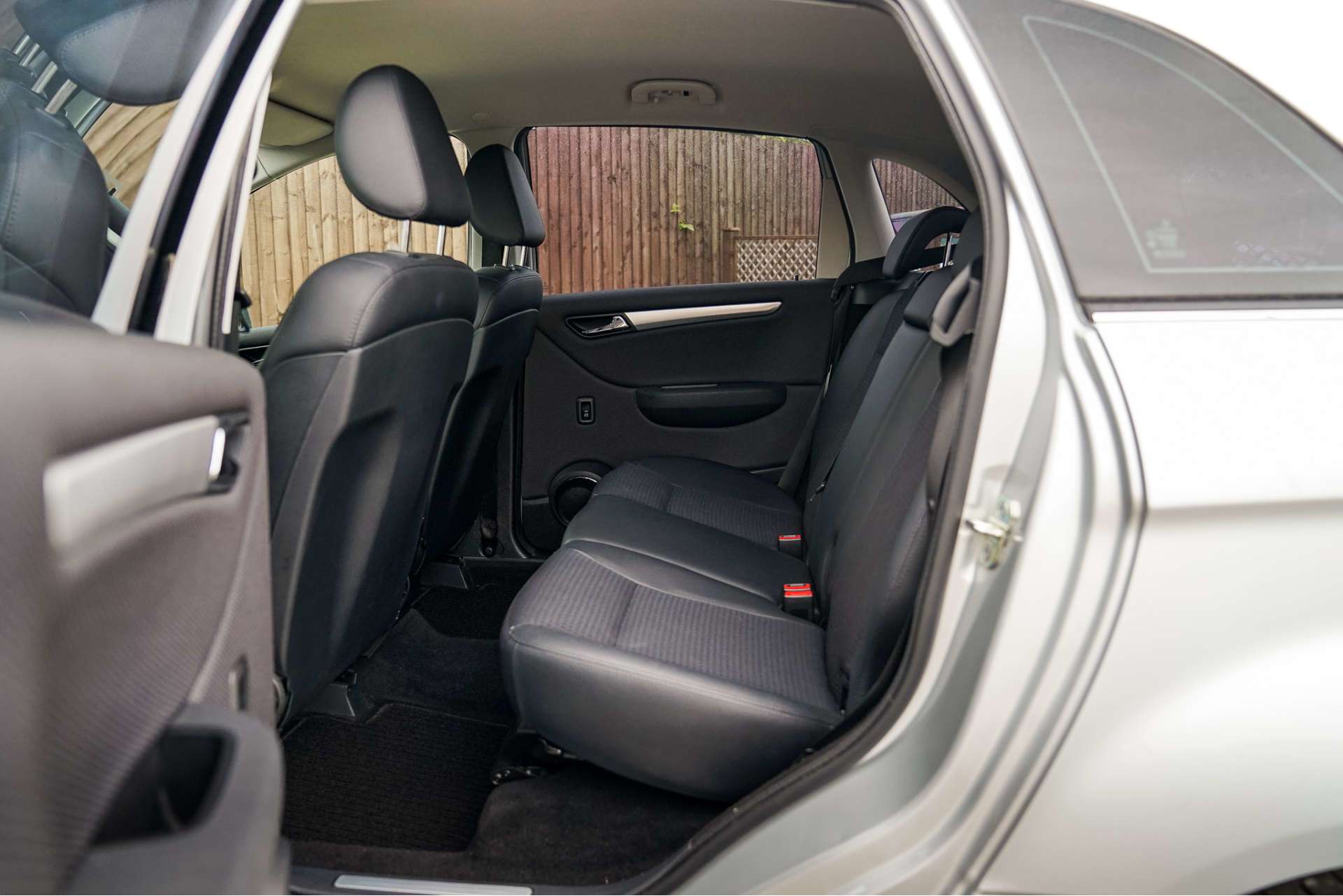 MERCEDES-BENZ B CLASS 2.0 B200 CDI SE MPV 5dr Diesel CVT (146 g/km, 140 bhp) For Sale