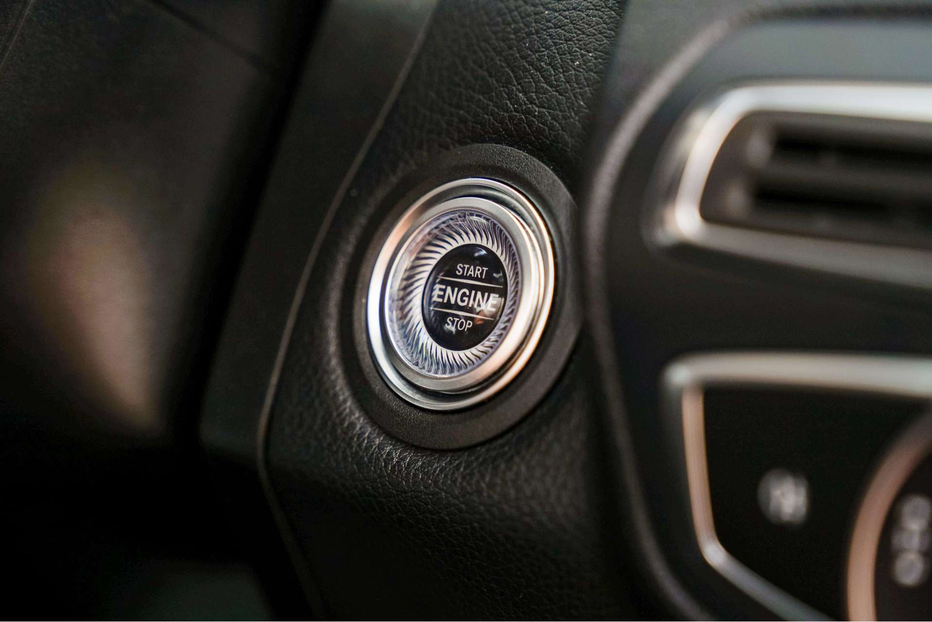 MERCEDES-BENZ C CLASS 2.0 C300 AMG Line Saloon 4dr Petrol G-Tronic+ Euro 6 (s/s) (258 ps) For Sale