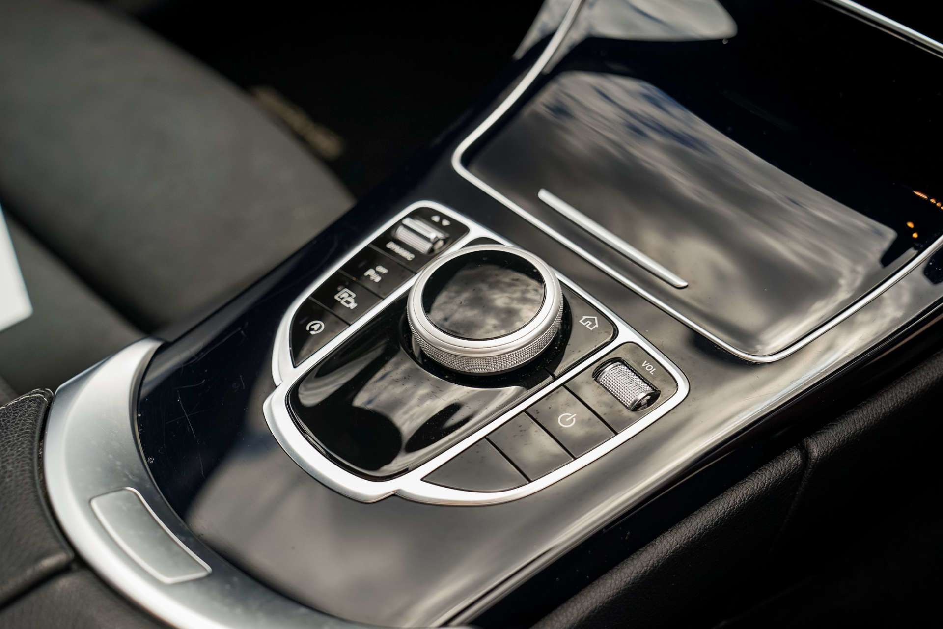 MERCEDES-BENZ C CLASS 2.0 C300 AMG Line Saloon 4dr Petrol G-Tronic+ Euro 6 (s/s) (258 ps) For Sale