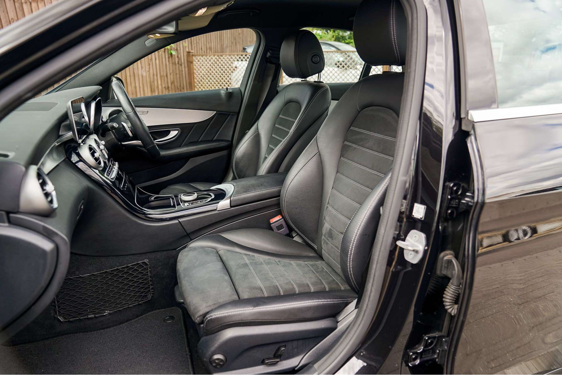 MERCEDES-BENZ C CLASS 2.0 C300 AMG Line Saloon 4dr Petrol G-Tronic+ Euro 6 (s/s) (258 ps) For Sale