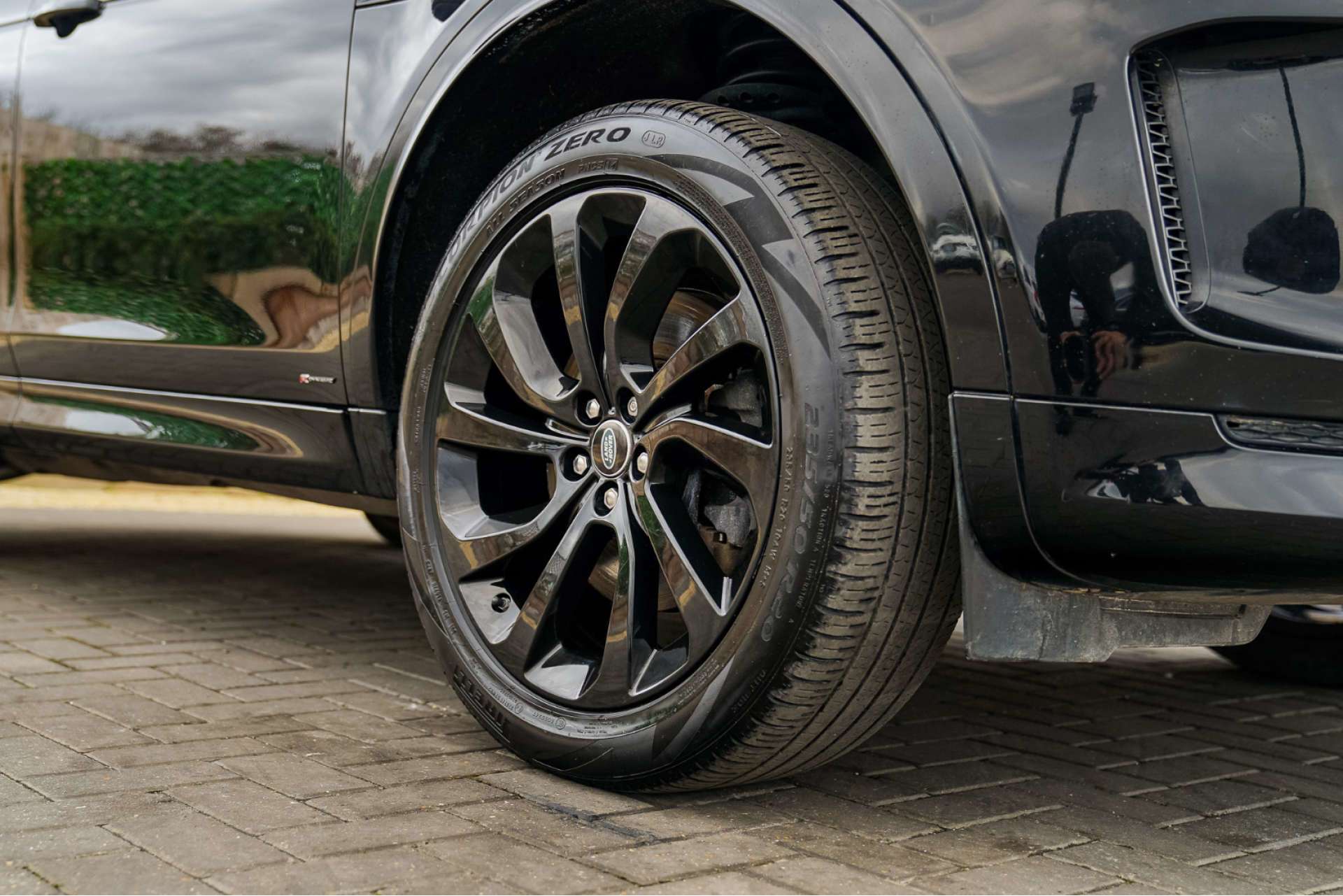 LAND ROVER DISCOVERY SPORT 2.0 Discovery Sport R-Dynamic HSE D Auto 4WD 5dr For Sale