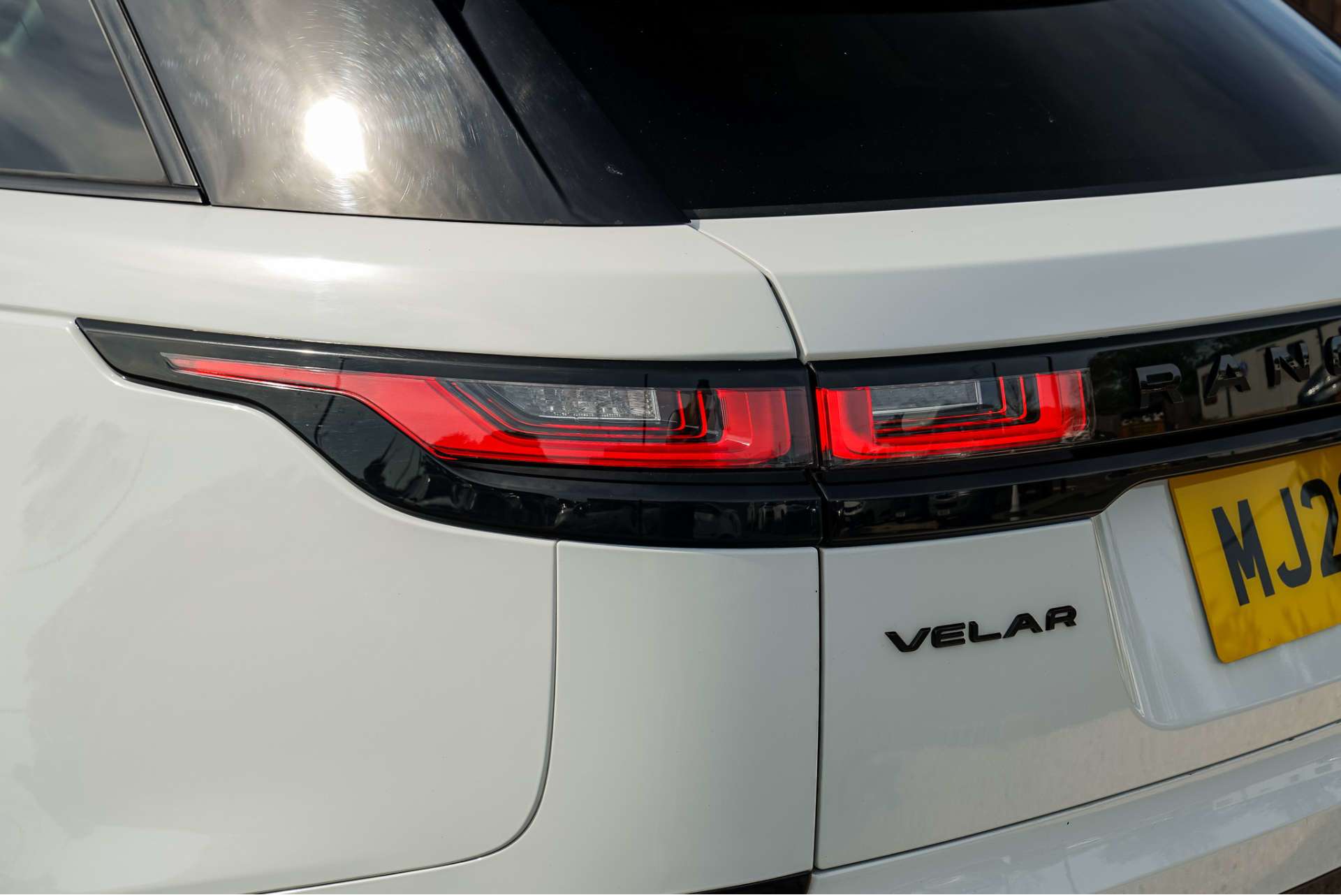 LAND ROVER RANGE ROVER VELAR 2.0 D200 MHEV Edition SUV 5dr Diesel Auto 4WD Euro 6 (s/s) (204 ps) For Sale
