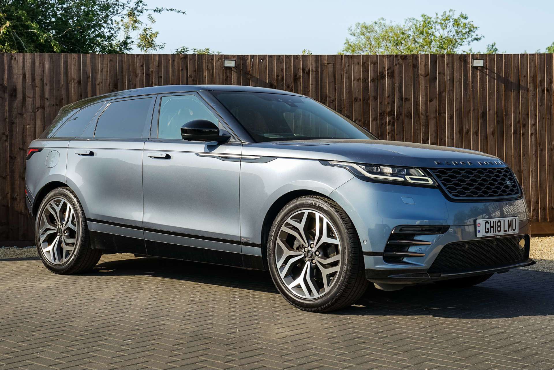 LAND ROVER RANGE ROVER VELAR 2.0 D240 R-Dynamic HSE SUV 5dr Diesel Auto 4WD Euro 6 (s/s) (240 ps) For Sale