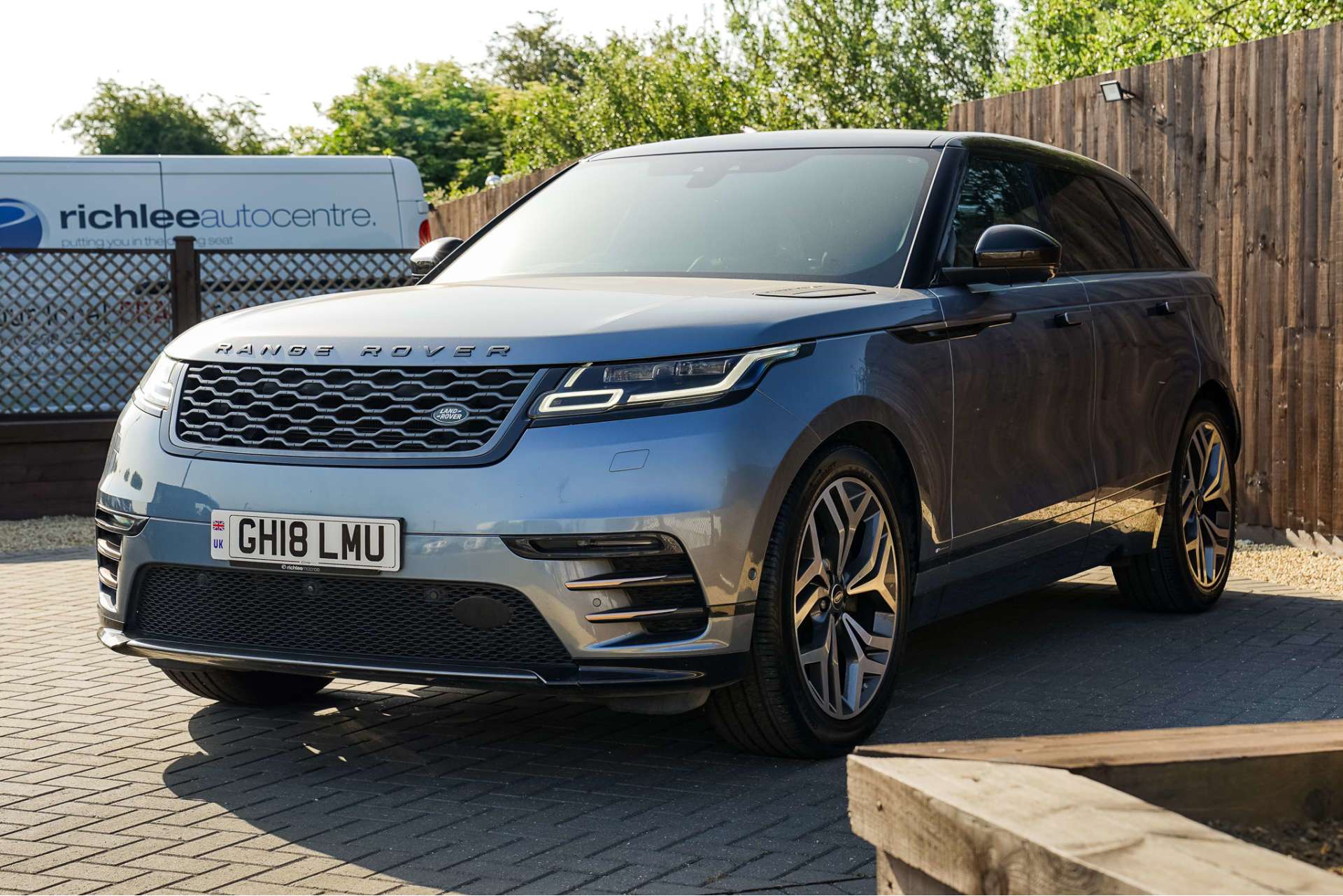 LAND ROVER RANGE ROVER VELAR 2.0 D240 R-Dynamic HSE SUV 5dr Diesel Auto 4WD Euro 6 (s/s) (240 ps) For Sale