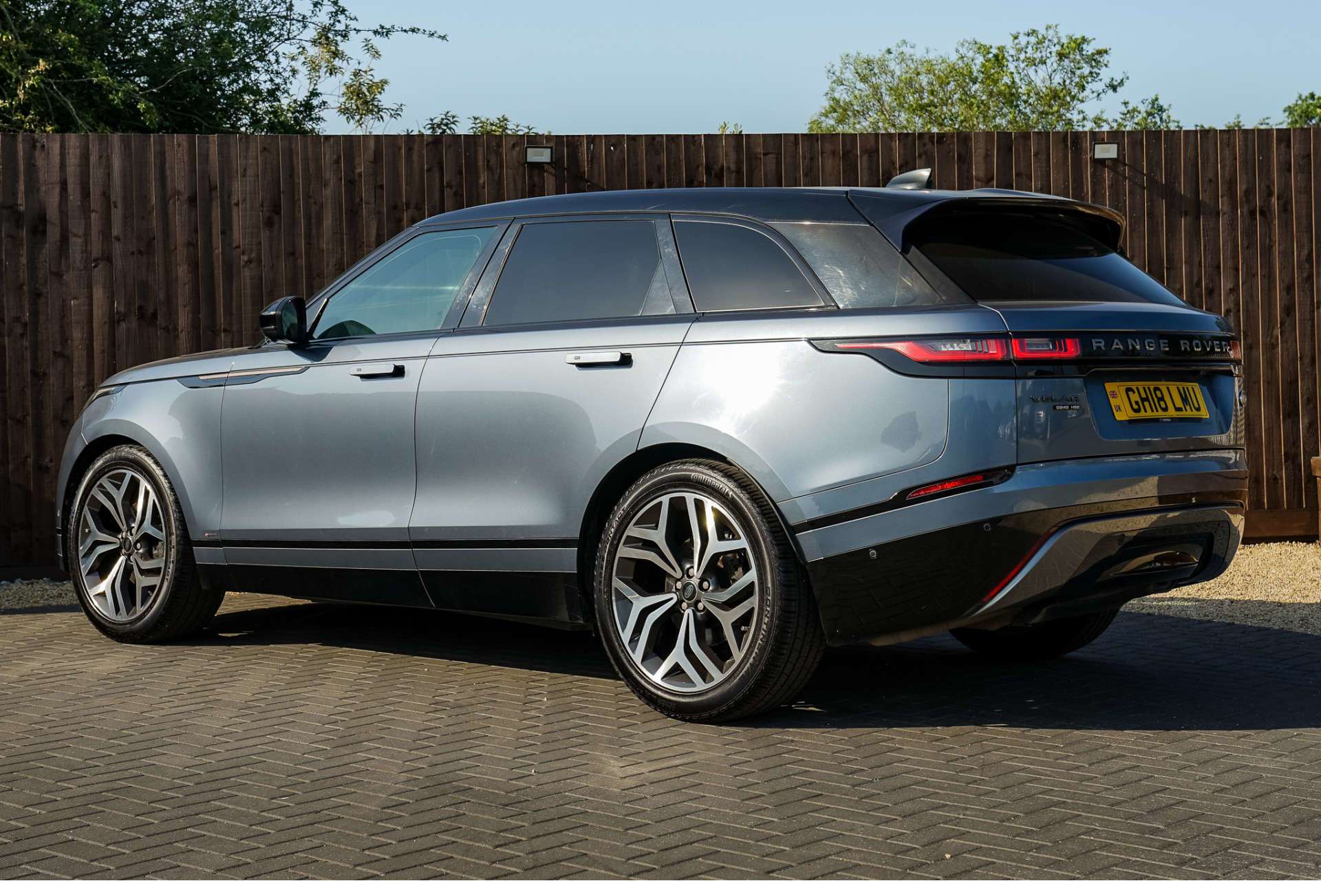 LAND ROVER RANGE ROVER VELAR 2.0 D240 R-Dynamic HSE SUV 5dr Diesel Auto 4WD Euro 6 (s/s) (240 ps) For Sale