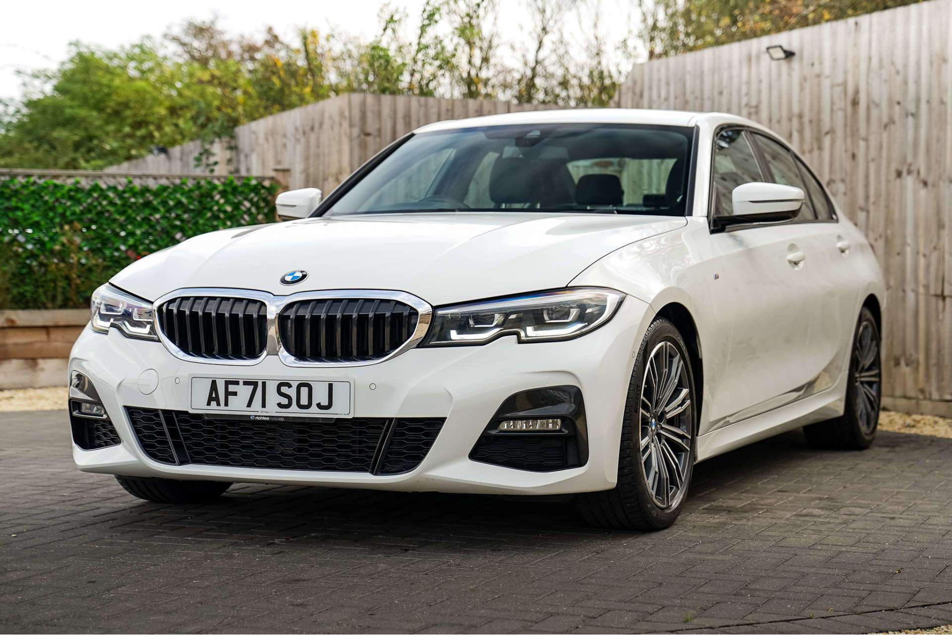 BMW 3 SERIES 2.0 318i M Sport Auto 4dr For Sale