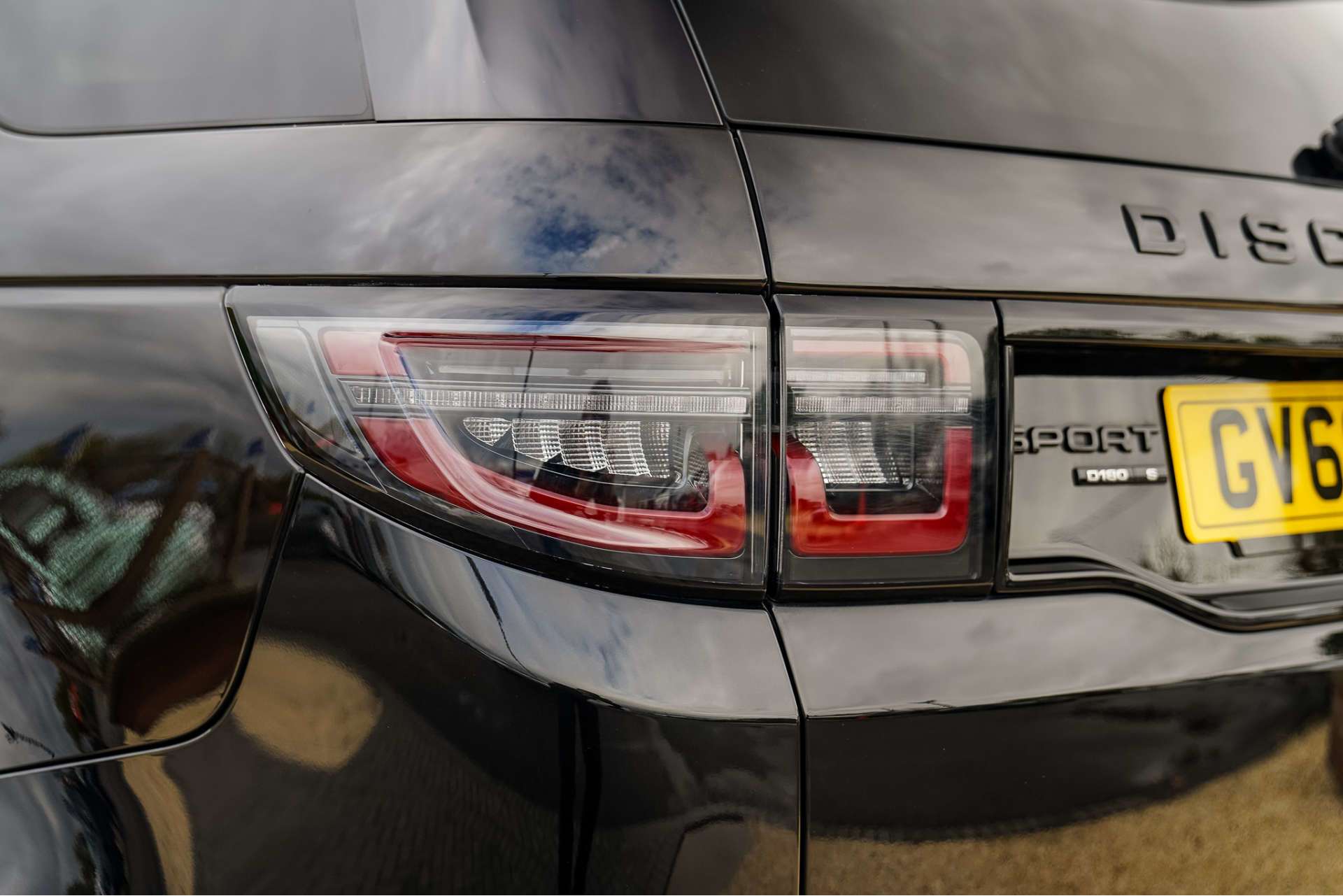 LAND ROVER DISCOVERY SPORT 2.0 Discovery Sport R-Dynamic S D Auto 4WD 5dr For Sale